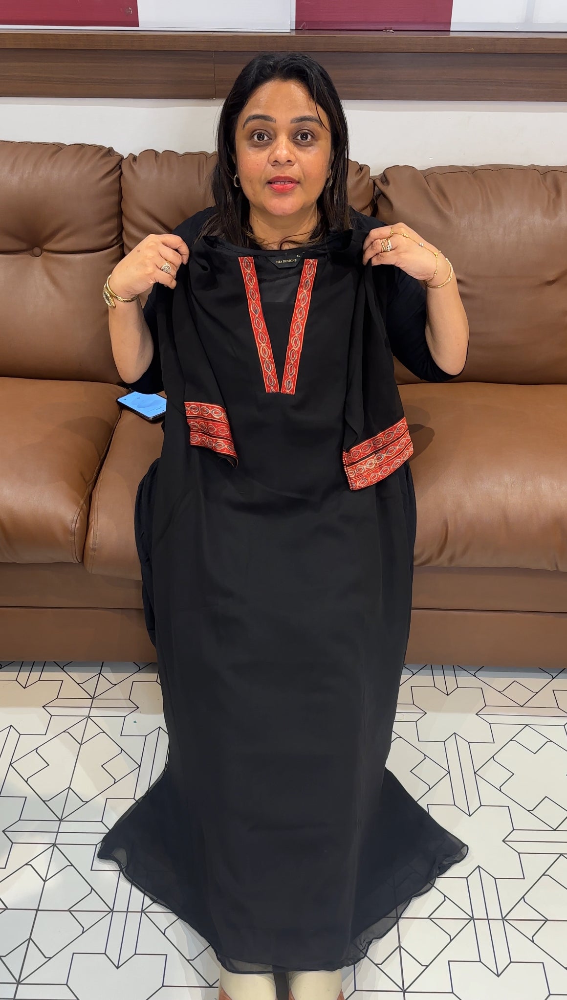 IHA'S IN-HOUSE ALINE TOP - IHA 24779