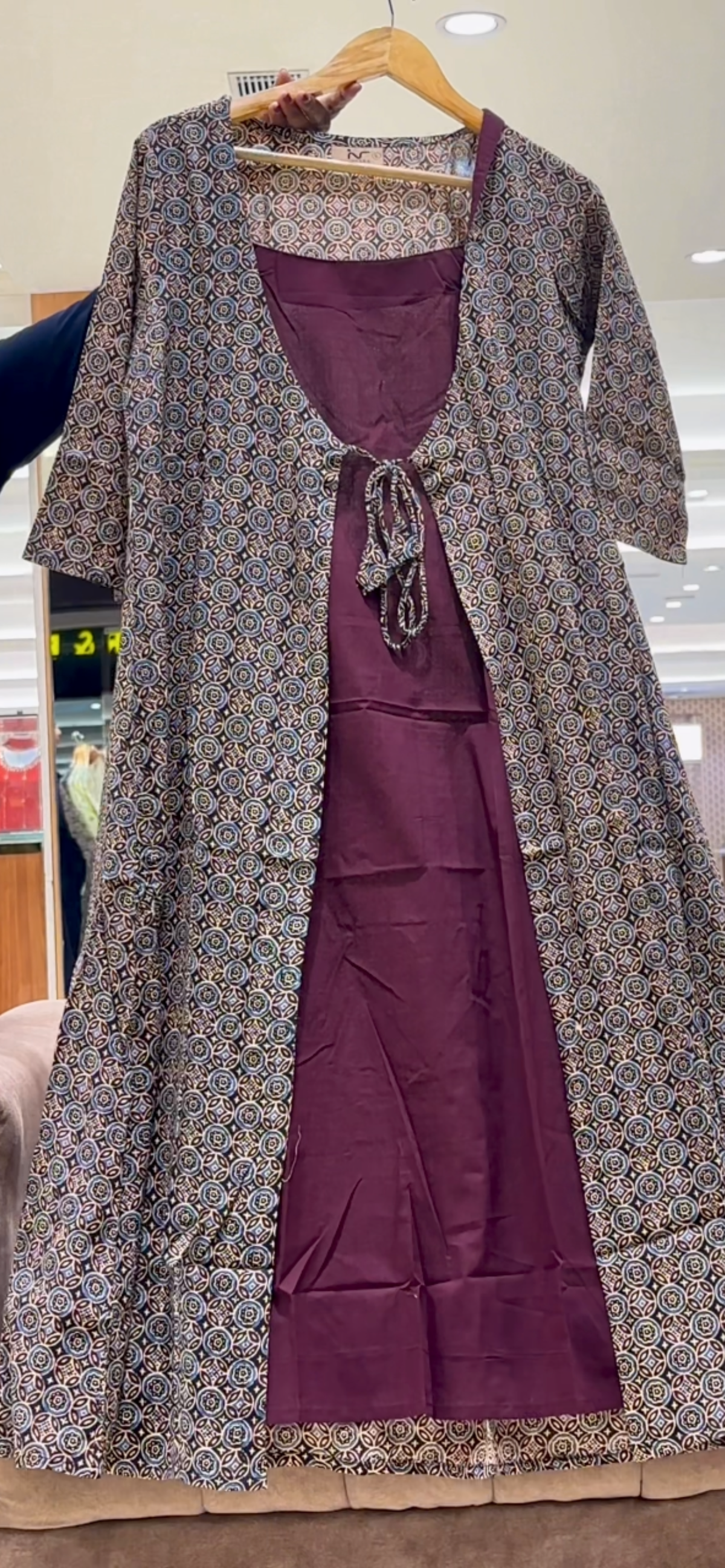 OFFER SALES TOP AND PRINTED JACKET - IHA 36012
