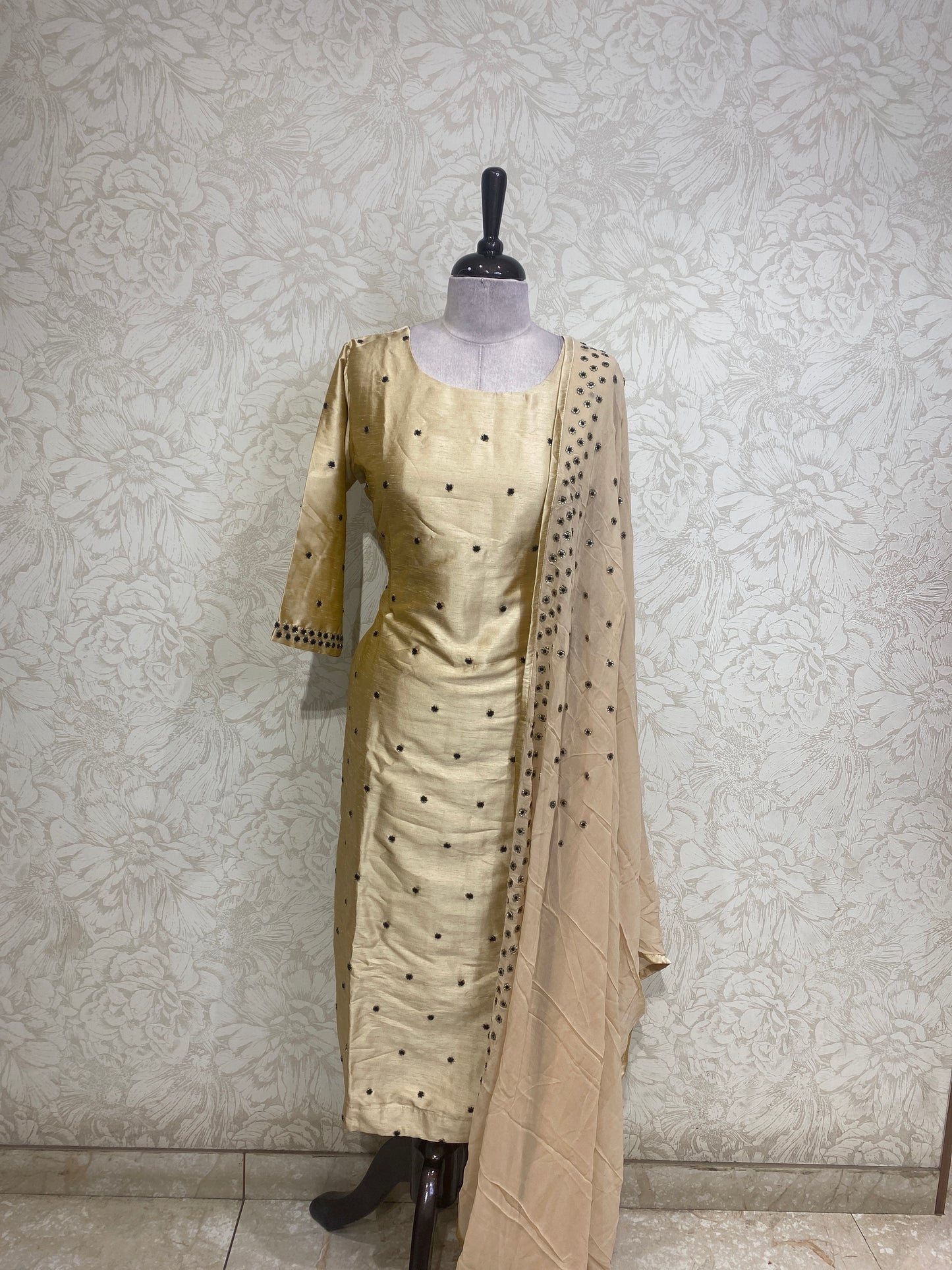 OFFER SALES TOPS COLLECTIONS - IHA 27023
