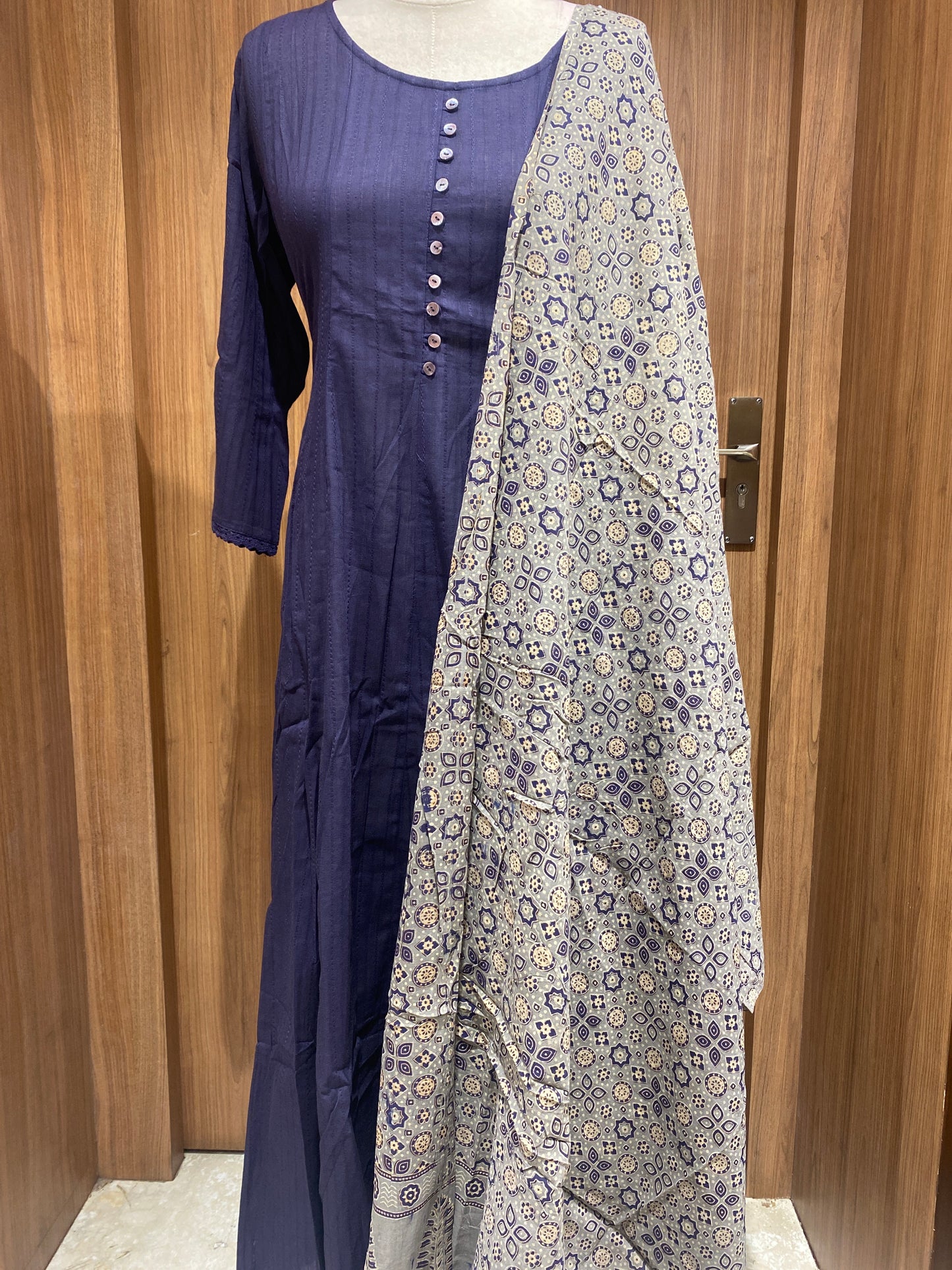 OFFER SALES TOPS COLLECTIONS - IHA 27006