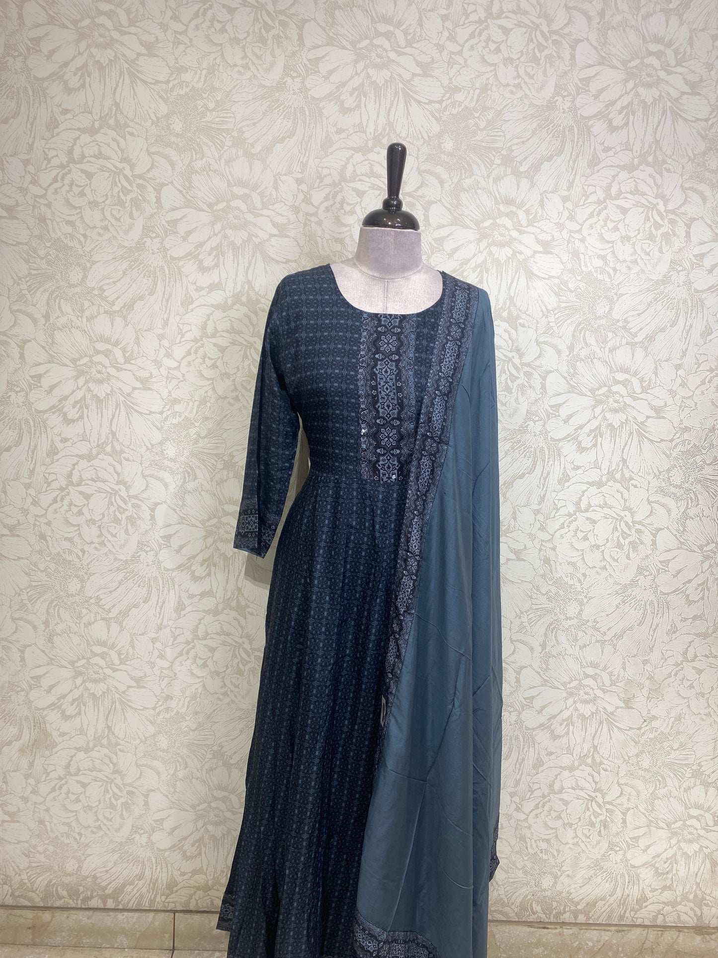 OFFER SALES TOPS COLLECTIONS - IHA 27023