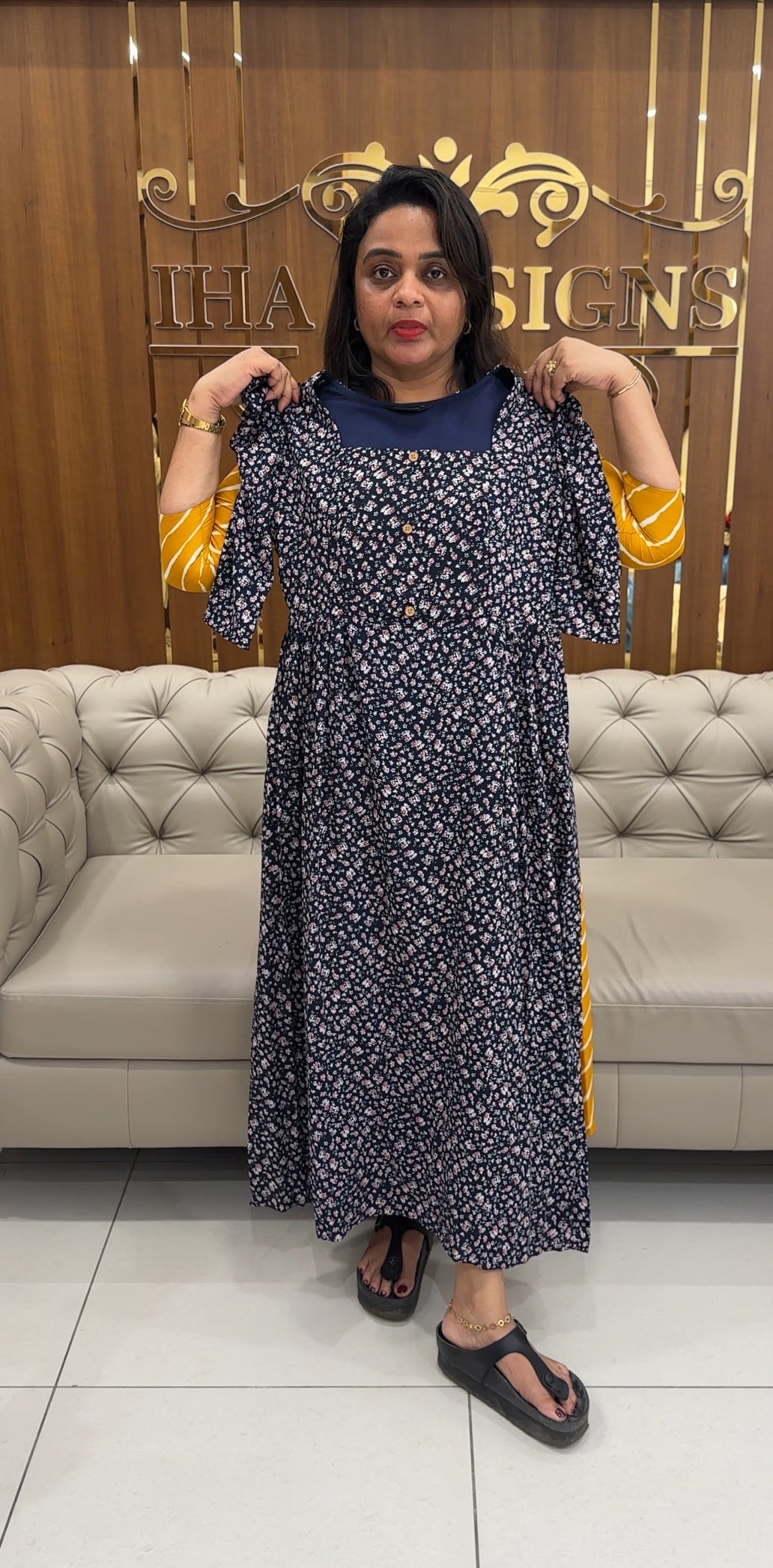 IHA'S IN-HOUSE PRINTED ALINE TOPS - IHA 25549
