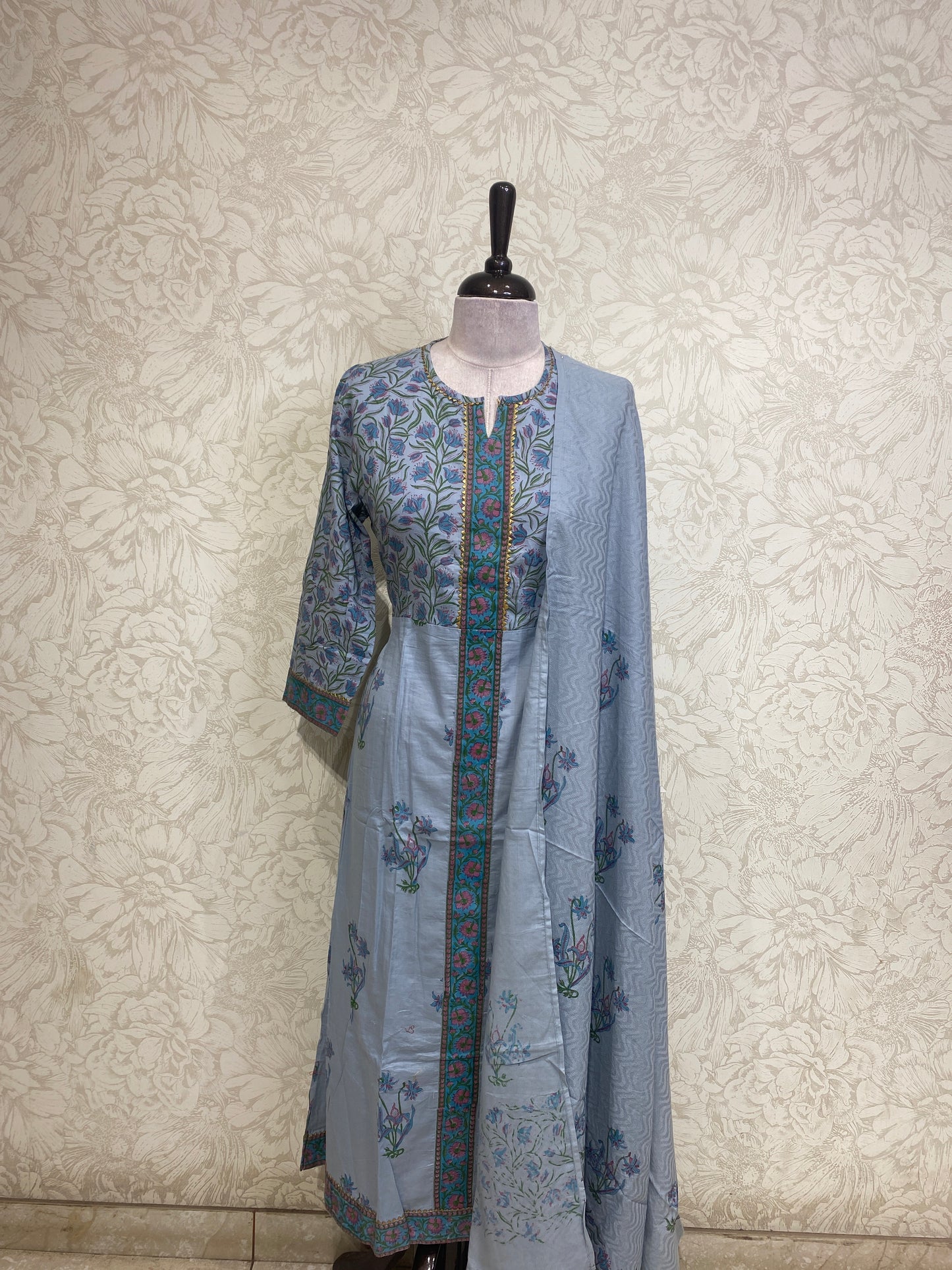 OFFER SALES TOPS COLLECTIONS - IHA 27023