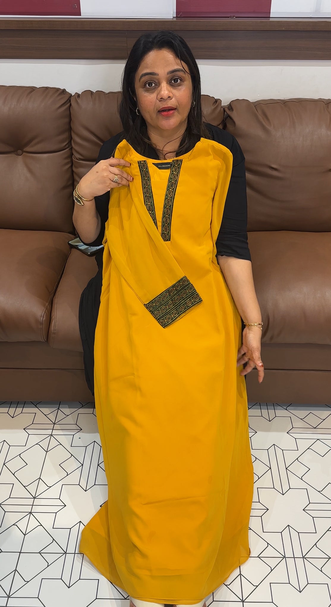 IHA'S IN-HOUSE ALINE TOP - IHA 24779