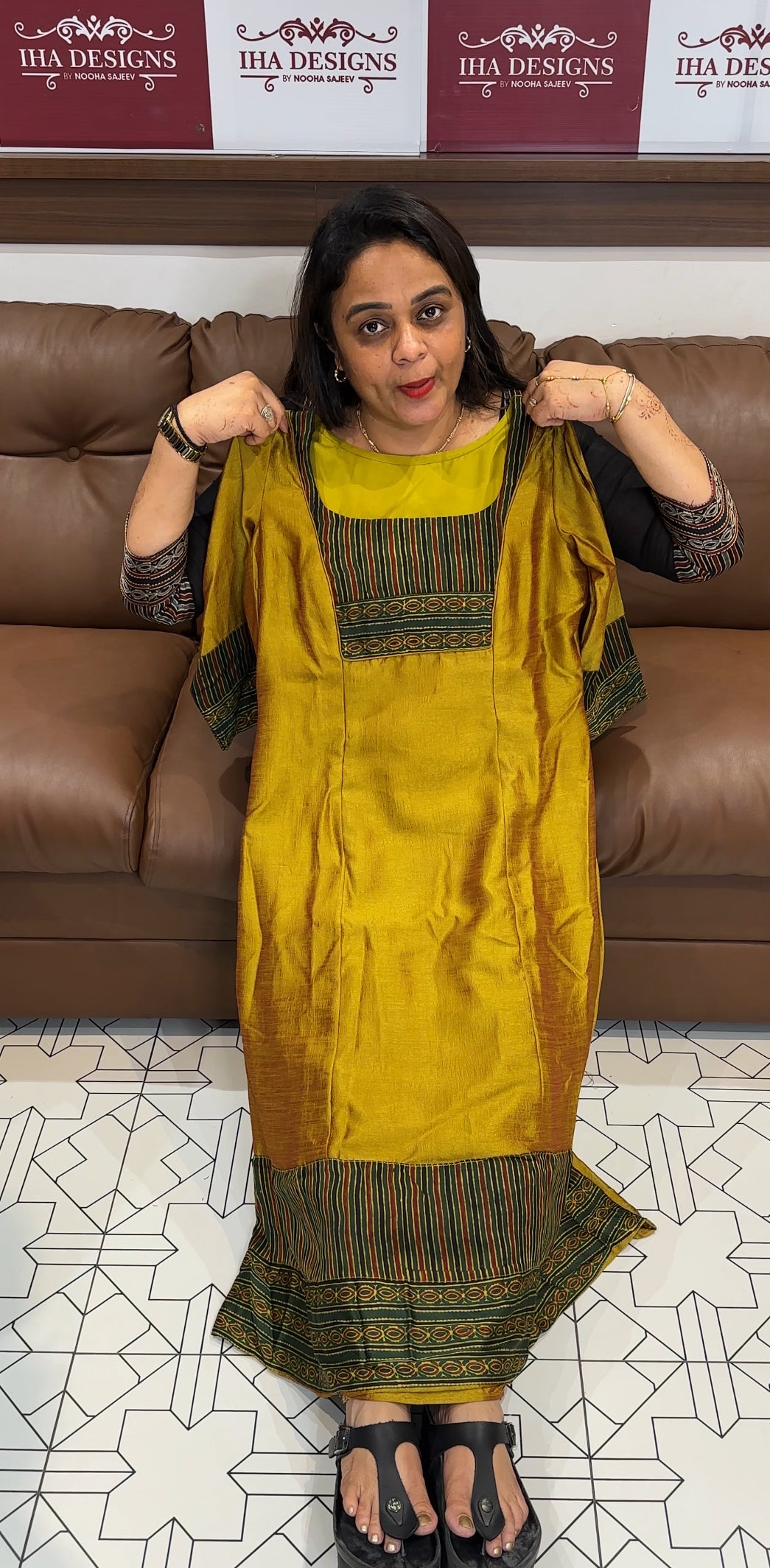 IHA'S IN-HOUSE SLITTED TOPS- IHA 25018