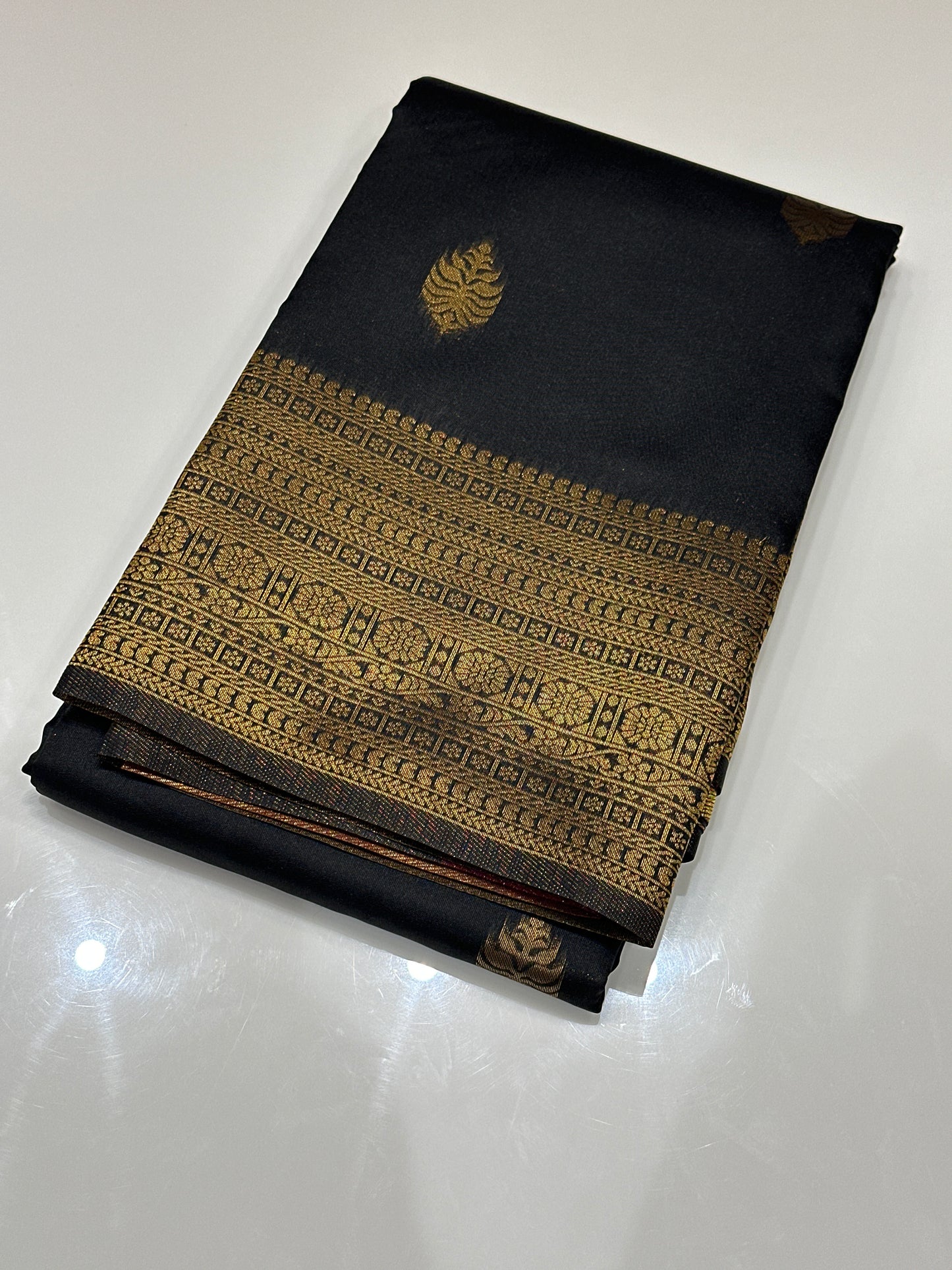 OFFER SALES SAREES - IHA 27182
