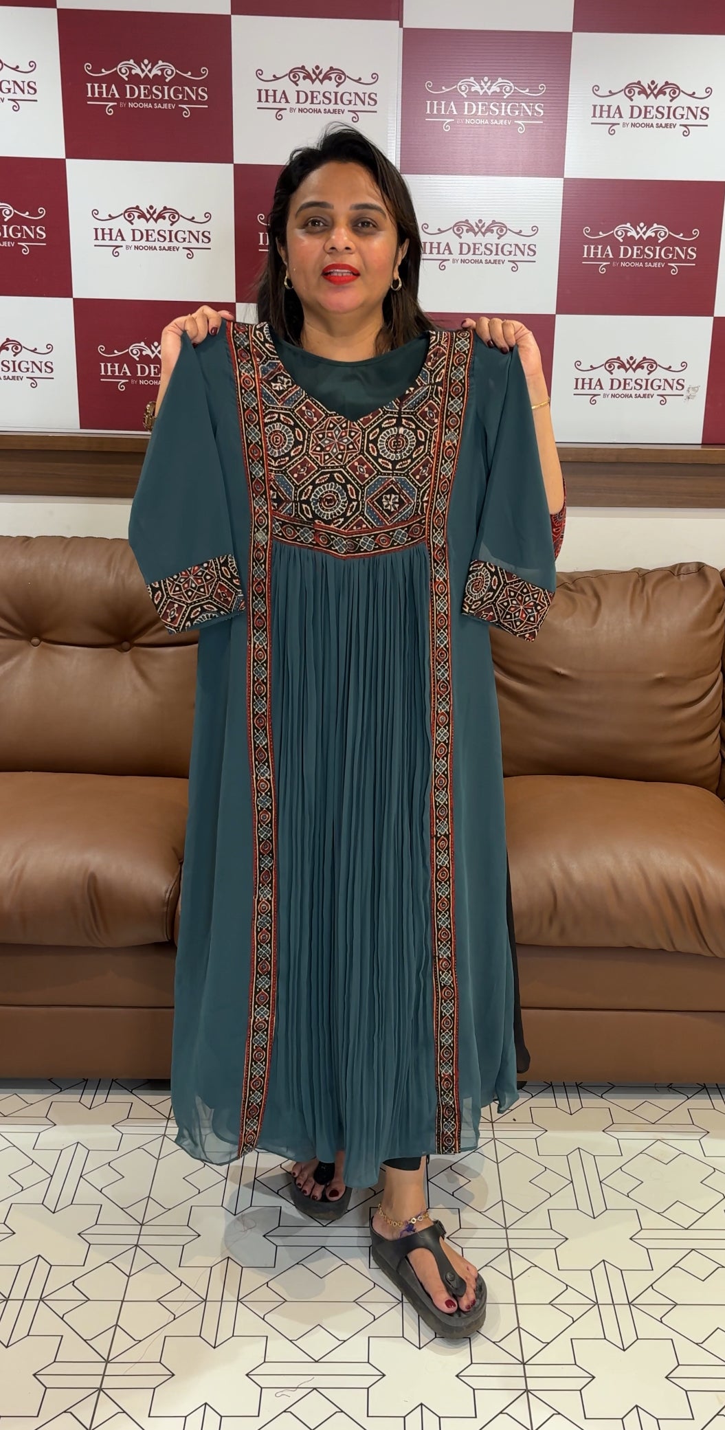 IHA'S IN-HOUSE GEORGETTE ALINE TOPS - IHA 25474