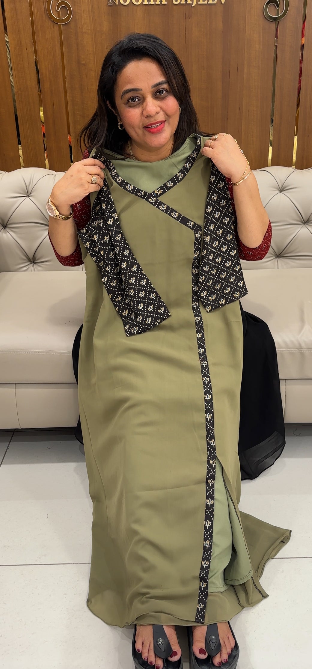 IHA'S IN-HOUSE GEOEGETTE ALINE TOP - IHA 25917