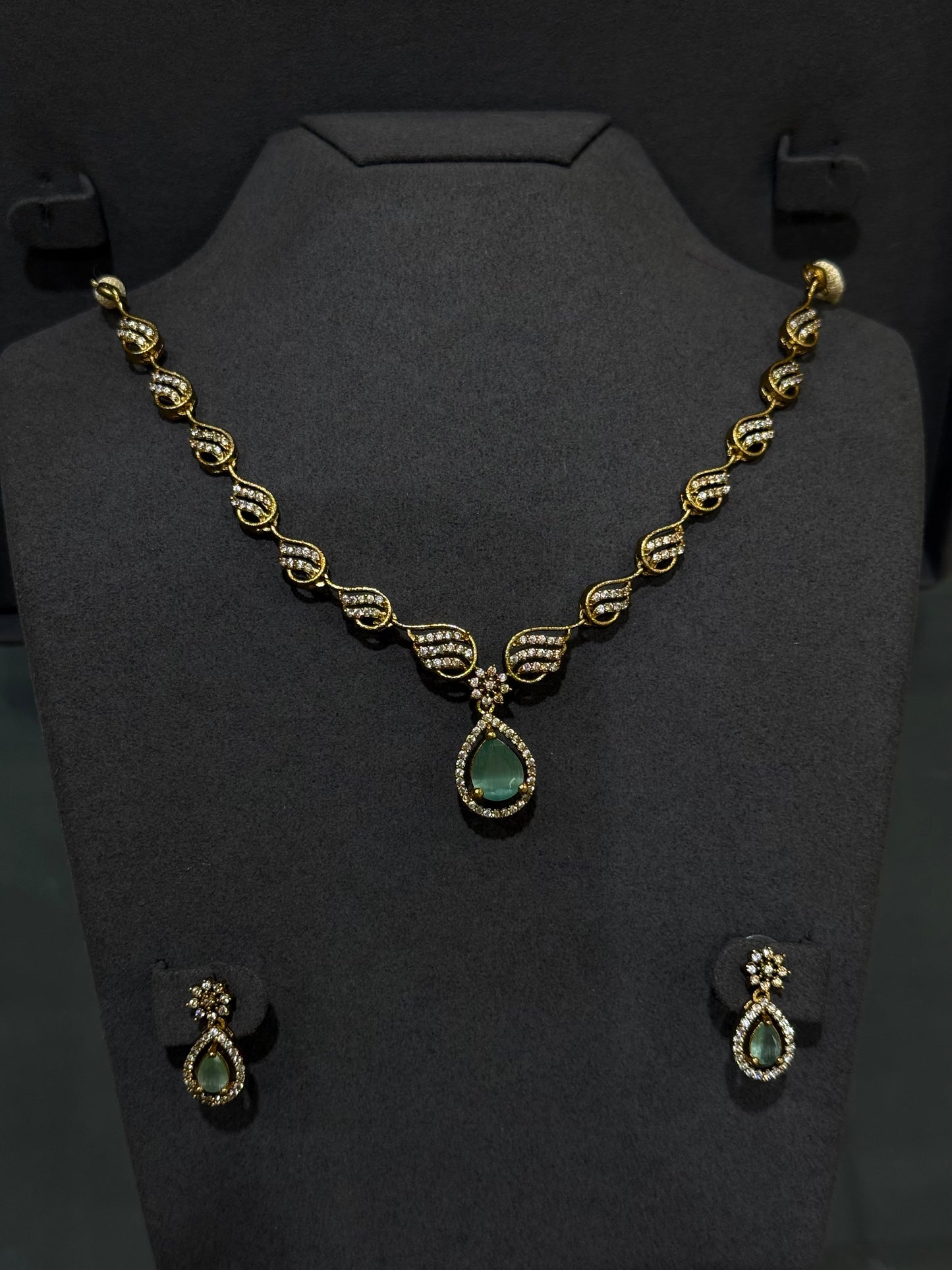 DESIGNER NECKLACE SETS - IHA 26304