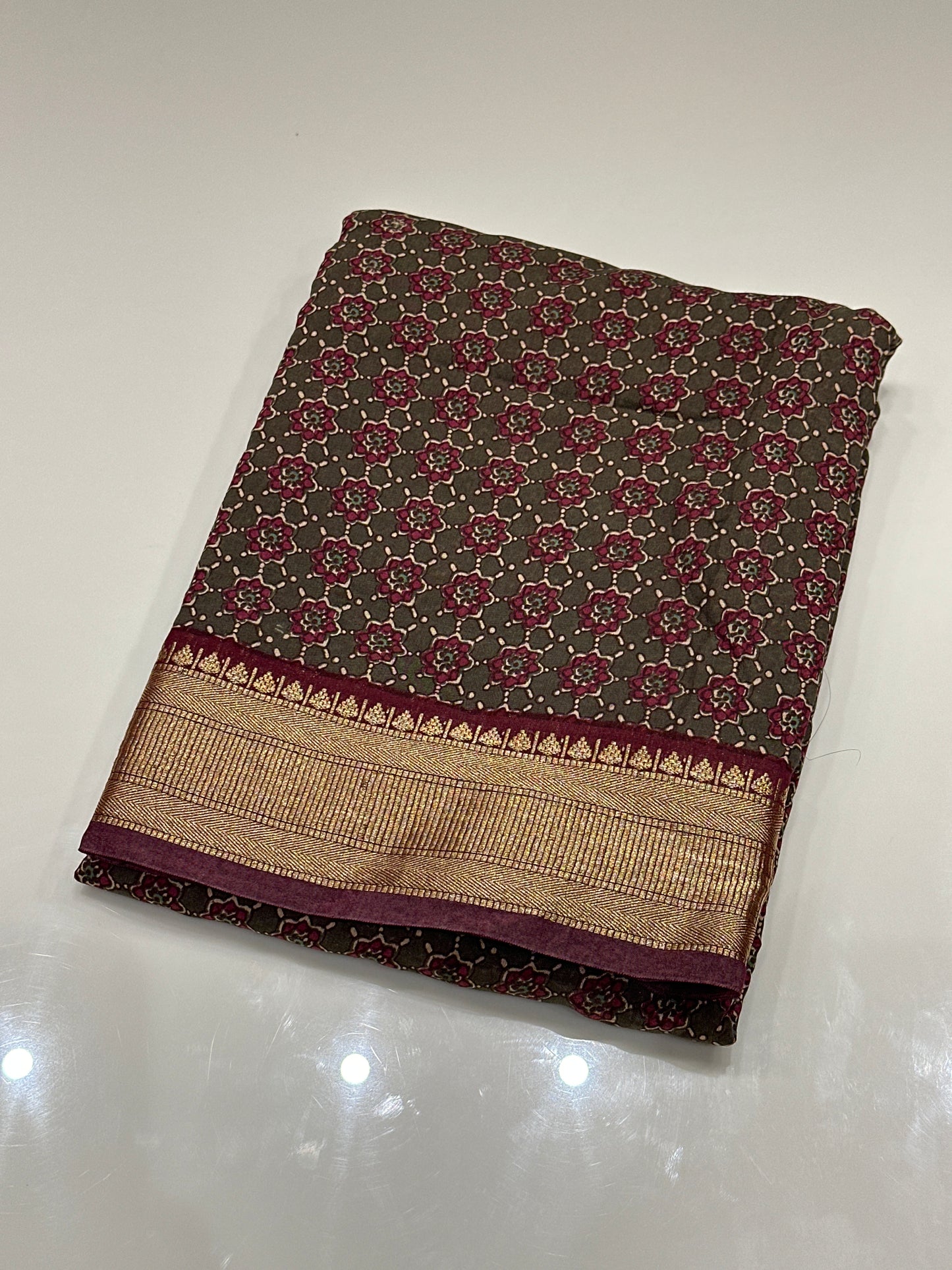 OFFER SALES SAREES - IHA 27172