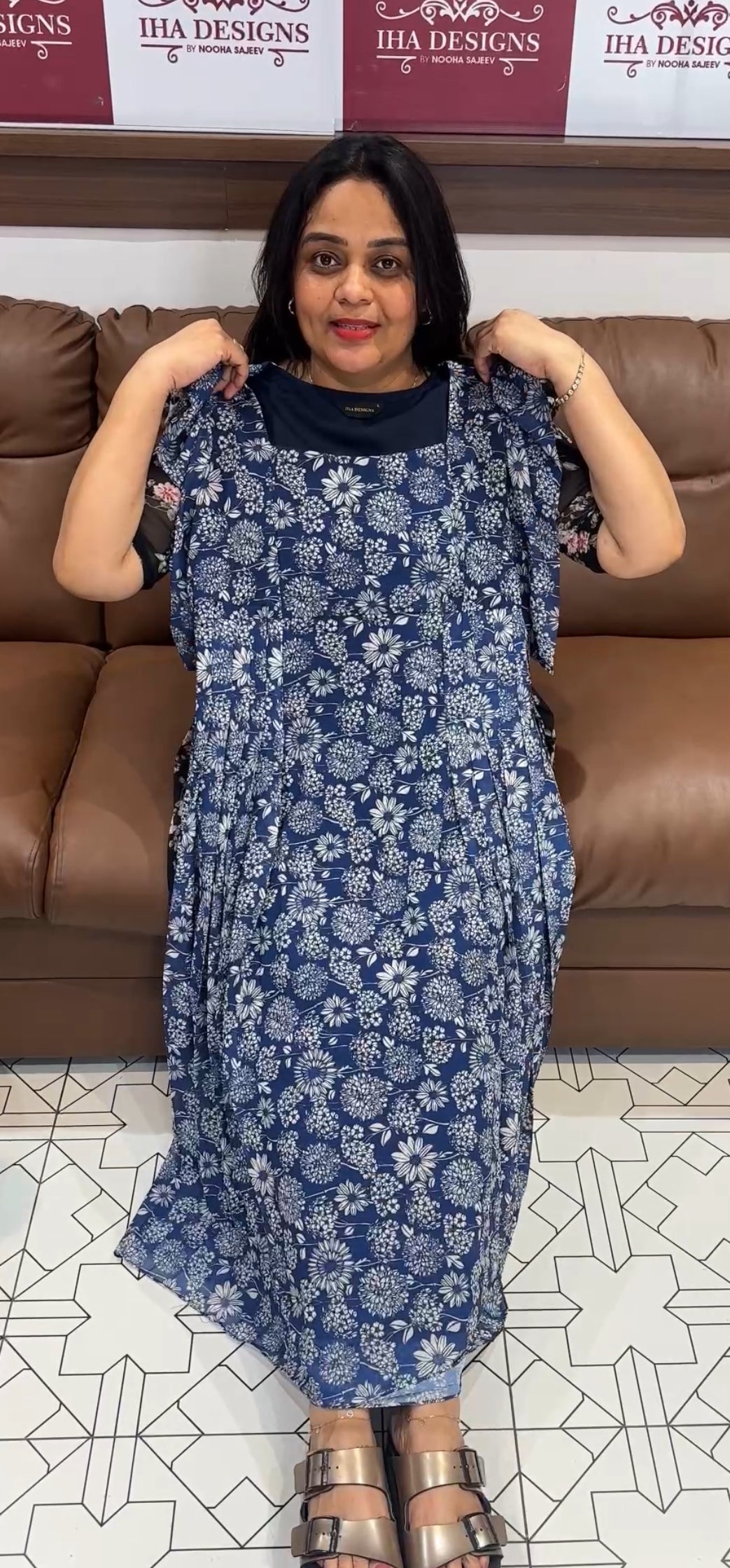 IHA'S IN-HOUSE PRINTED ALINE TOPS - IHS 20578
