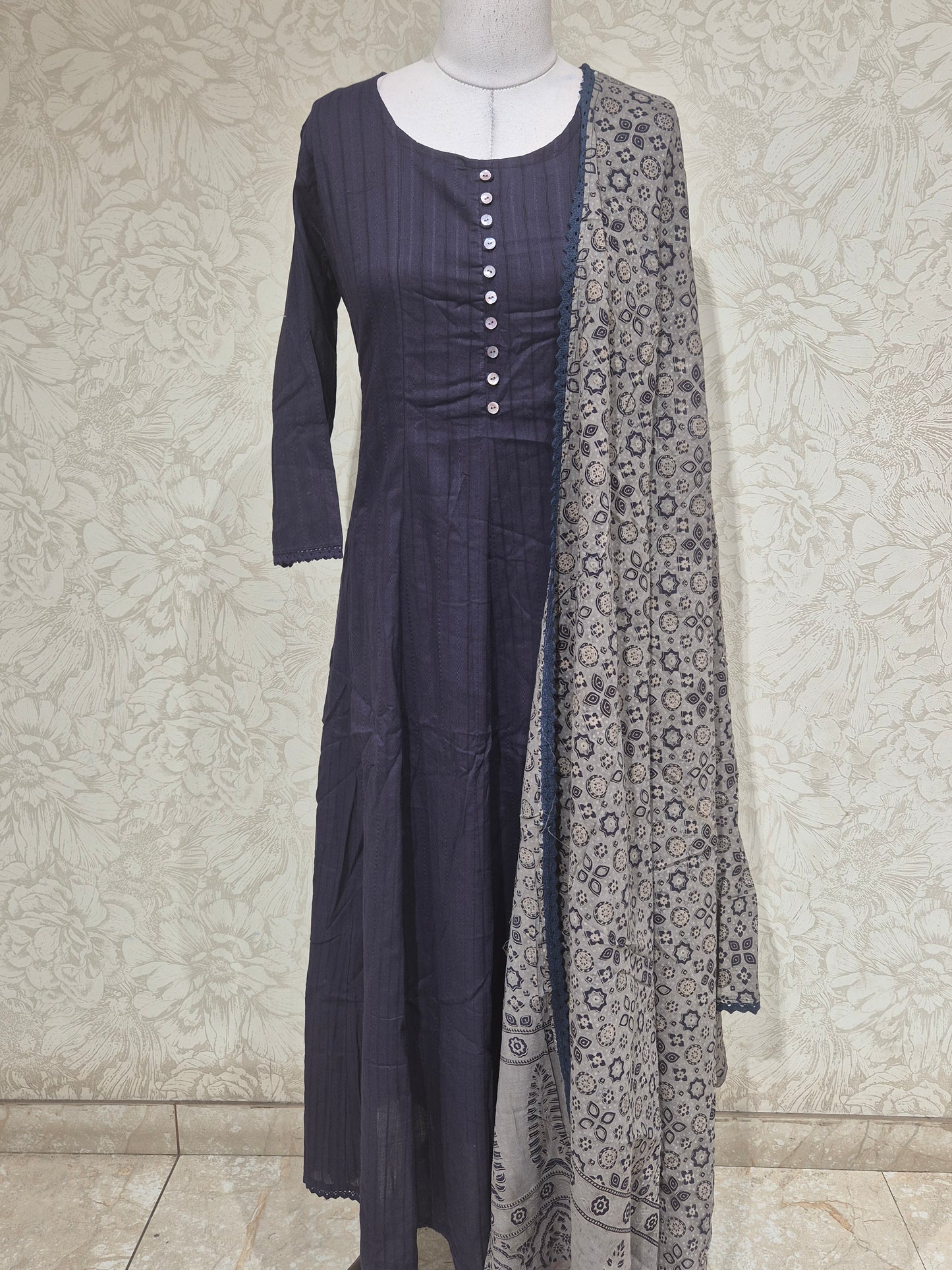 OFFER SALES TOPS COLLECTIONS - IHA 26847