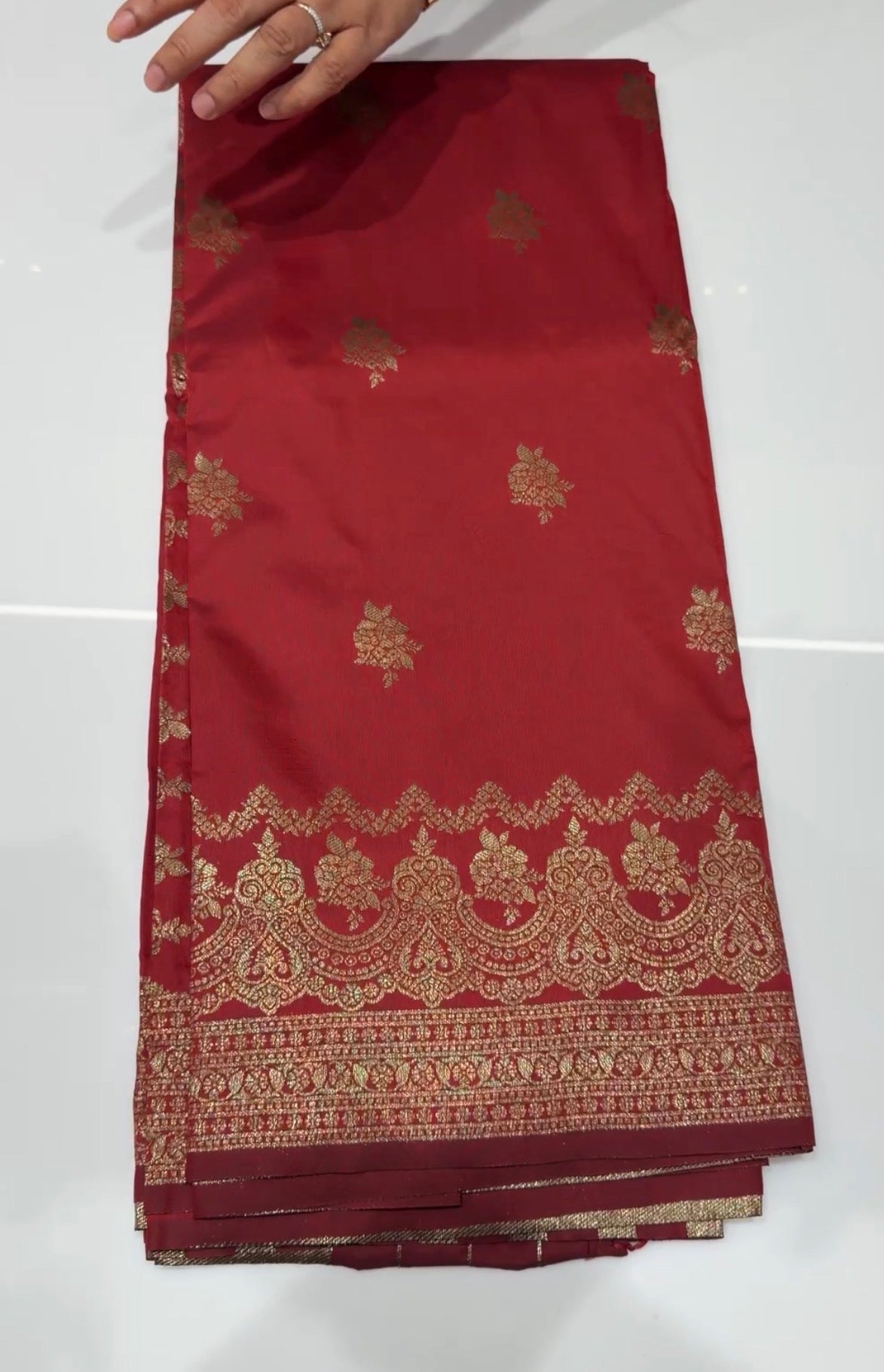 OFFER SALES SAREES - IHA 35424