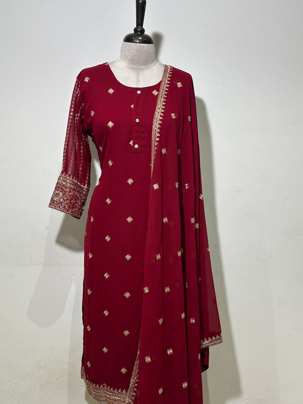 OFFER SALES READY TO WEAR SETS  -  IHA 35622