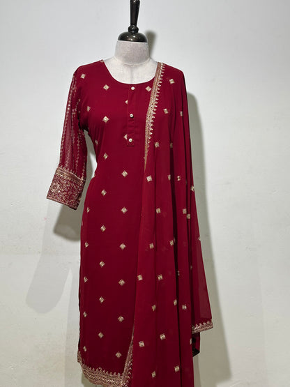 OFFER SALES READY TO WEAR SETS  -  IHA 35622