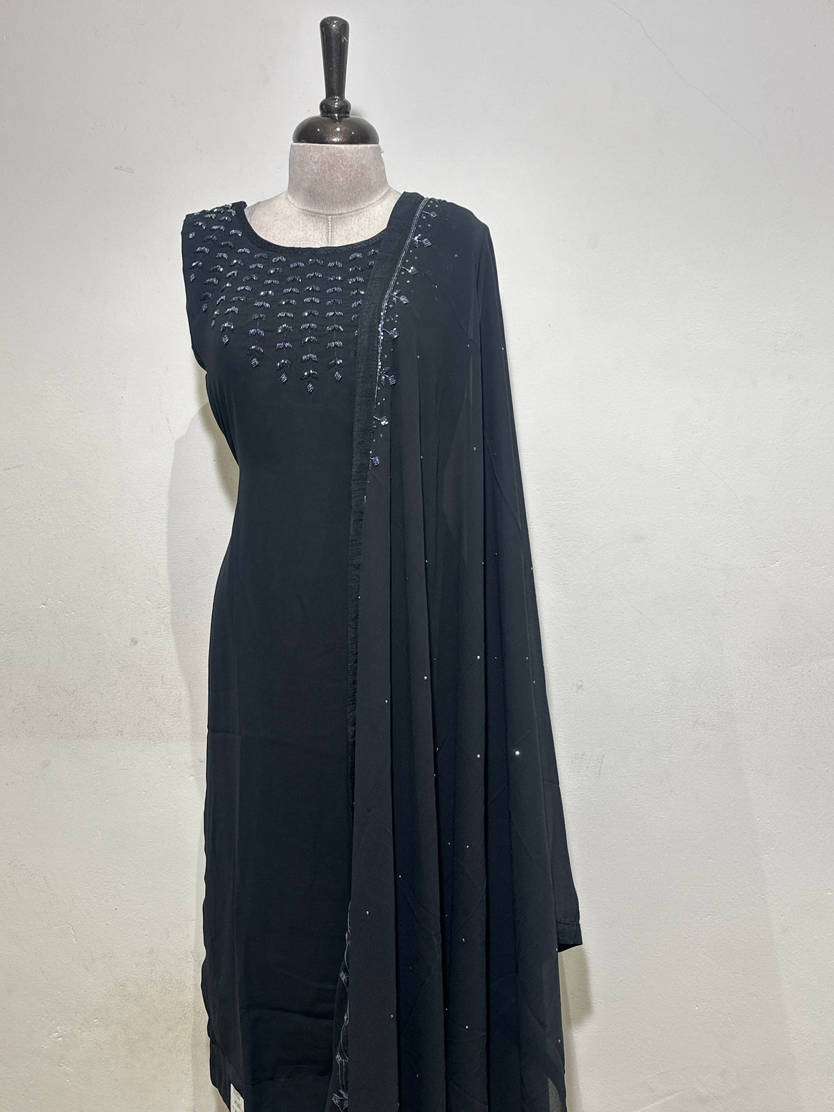 OFFER SALES READY TO WEAR SETS  -  IHA 35622