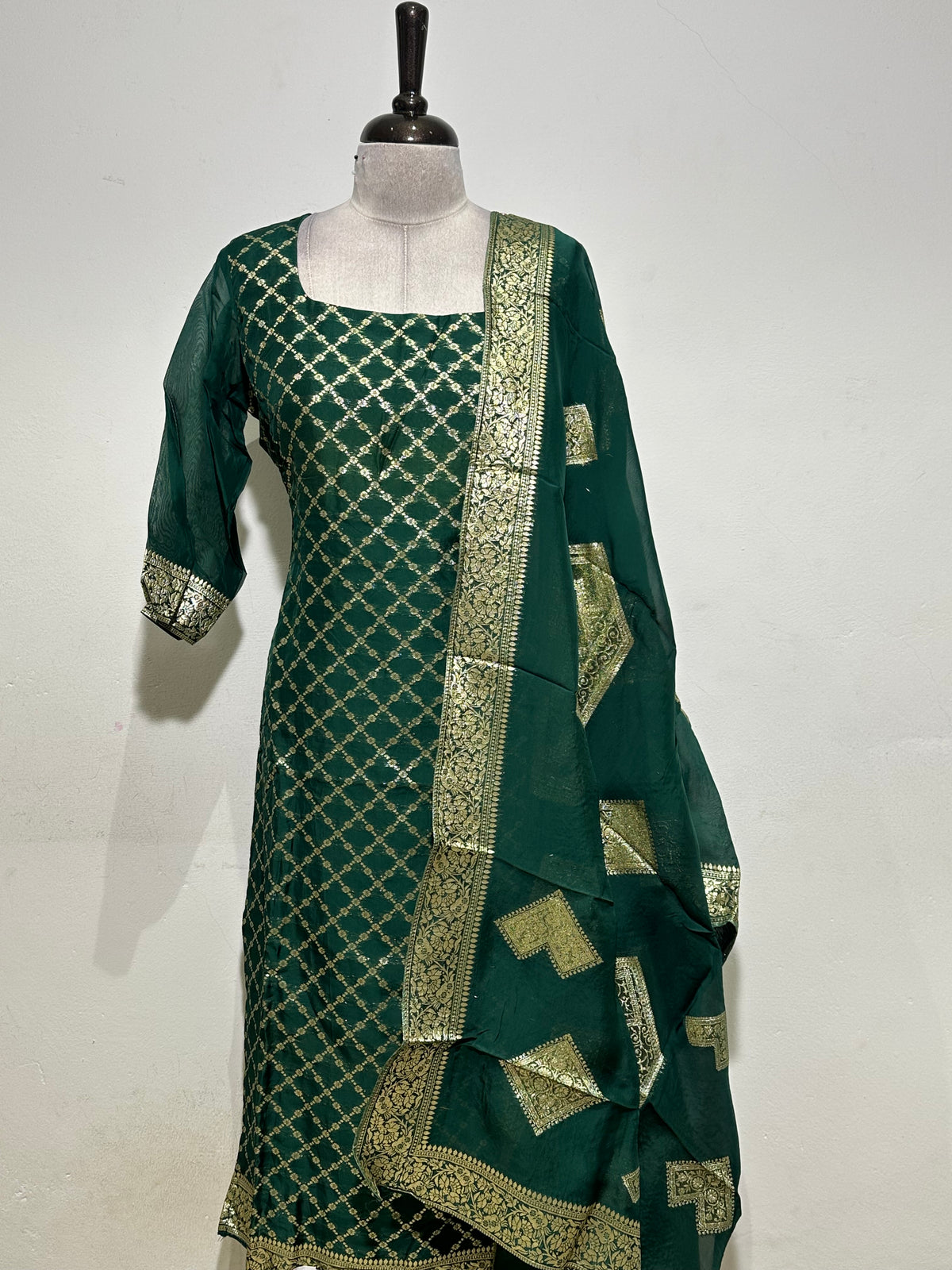 OFFER SALES READY TO WEAR SETS  -  IHA 35622
