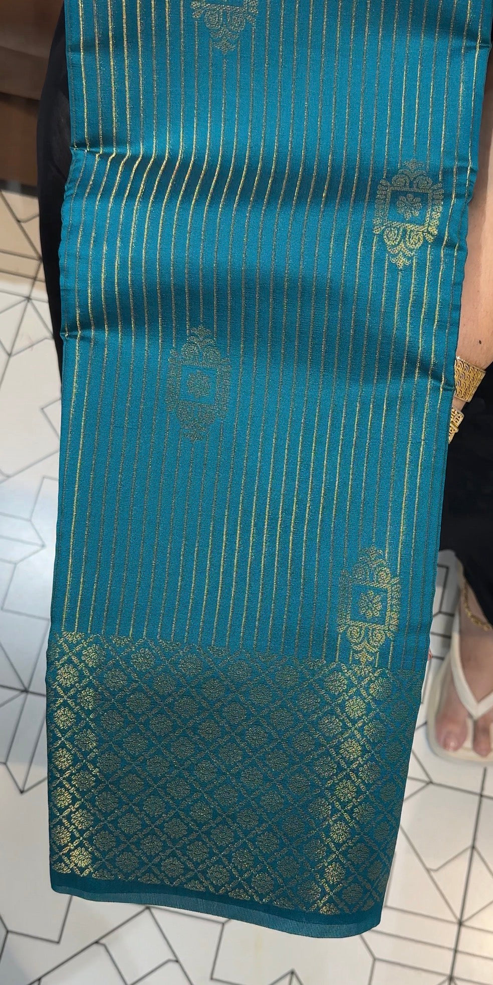 OFFER SALES SAREES - IHA 34974