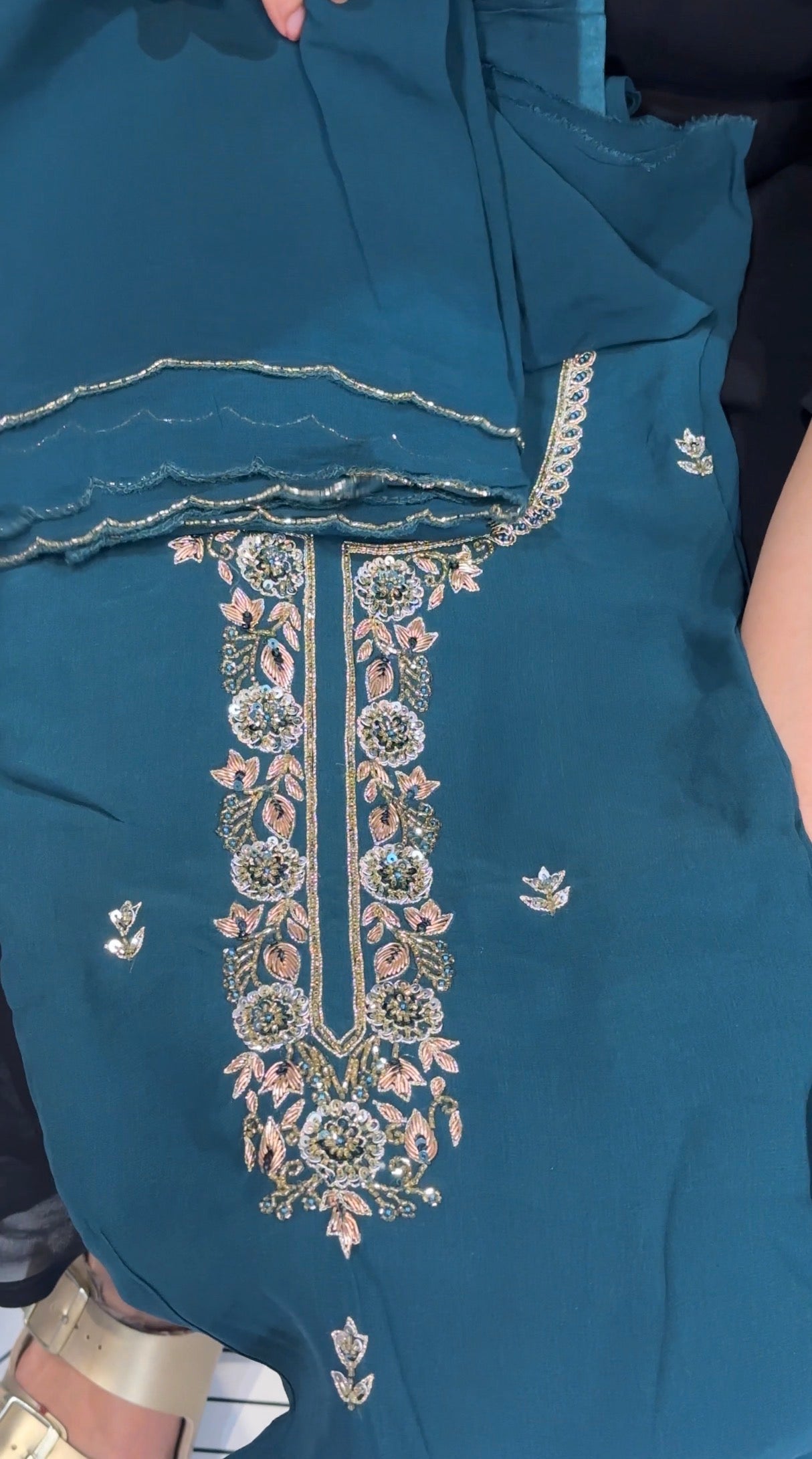 OFFER SALES UNSTITCHED SALEAR SUITS - IHA 31245