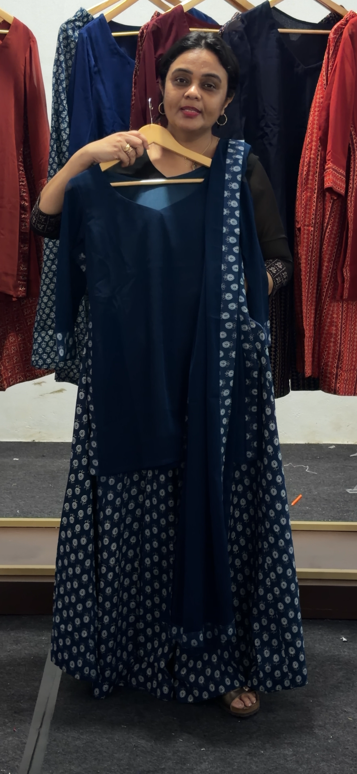 IHA'S IN-HOUSE SHORT TOP , BOTTOM AND DUPATTA - IHA 36048