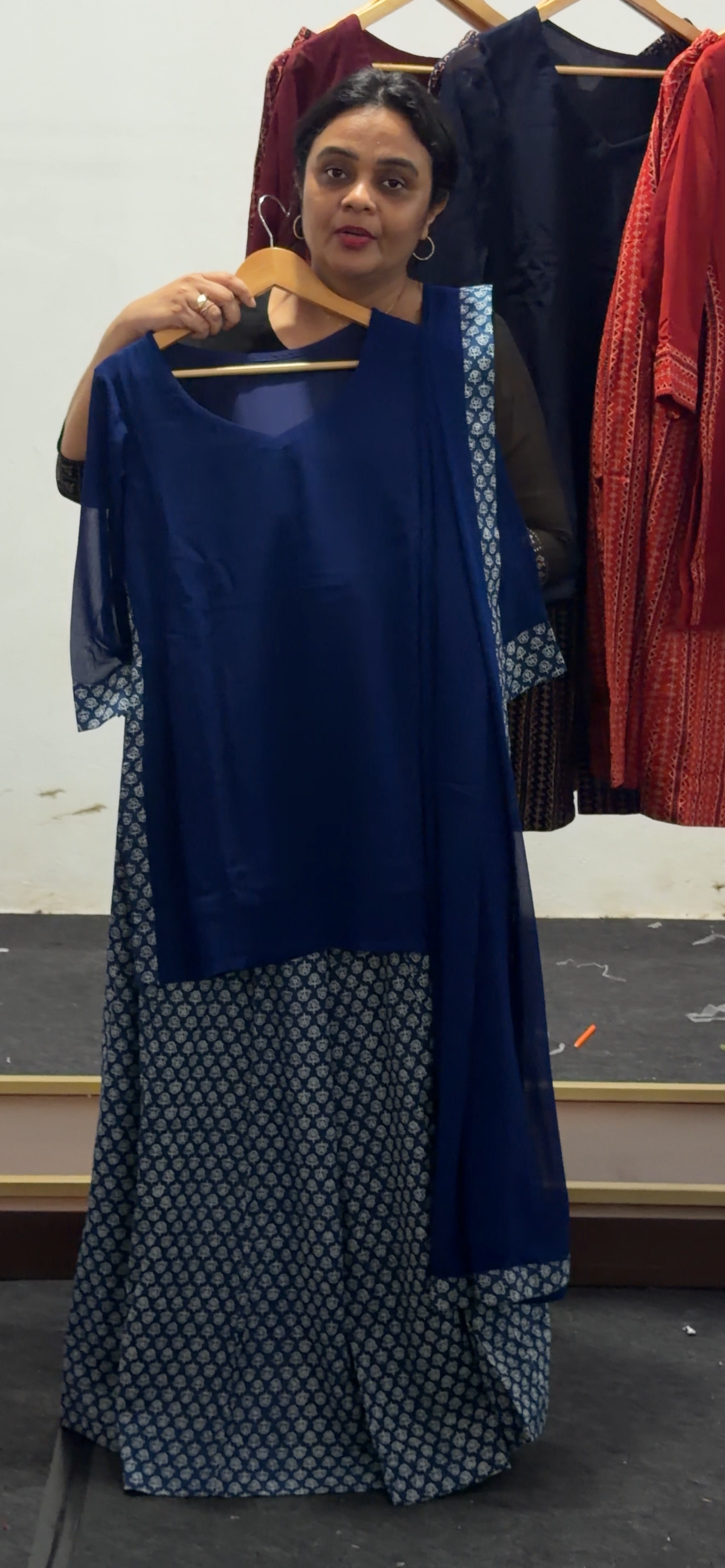IHA'S IN-HOUSE SHORT TOP , BOTTOM AND DUPATTA - IHA 36048