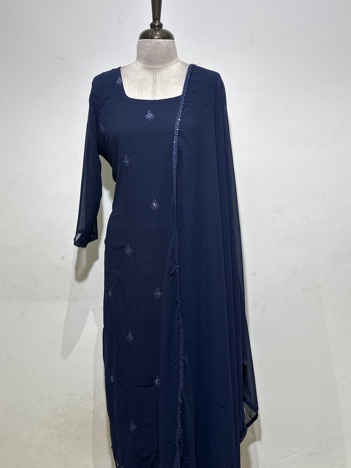 OFFER SALES READY TO WEAR SETS  -  IHA 35622