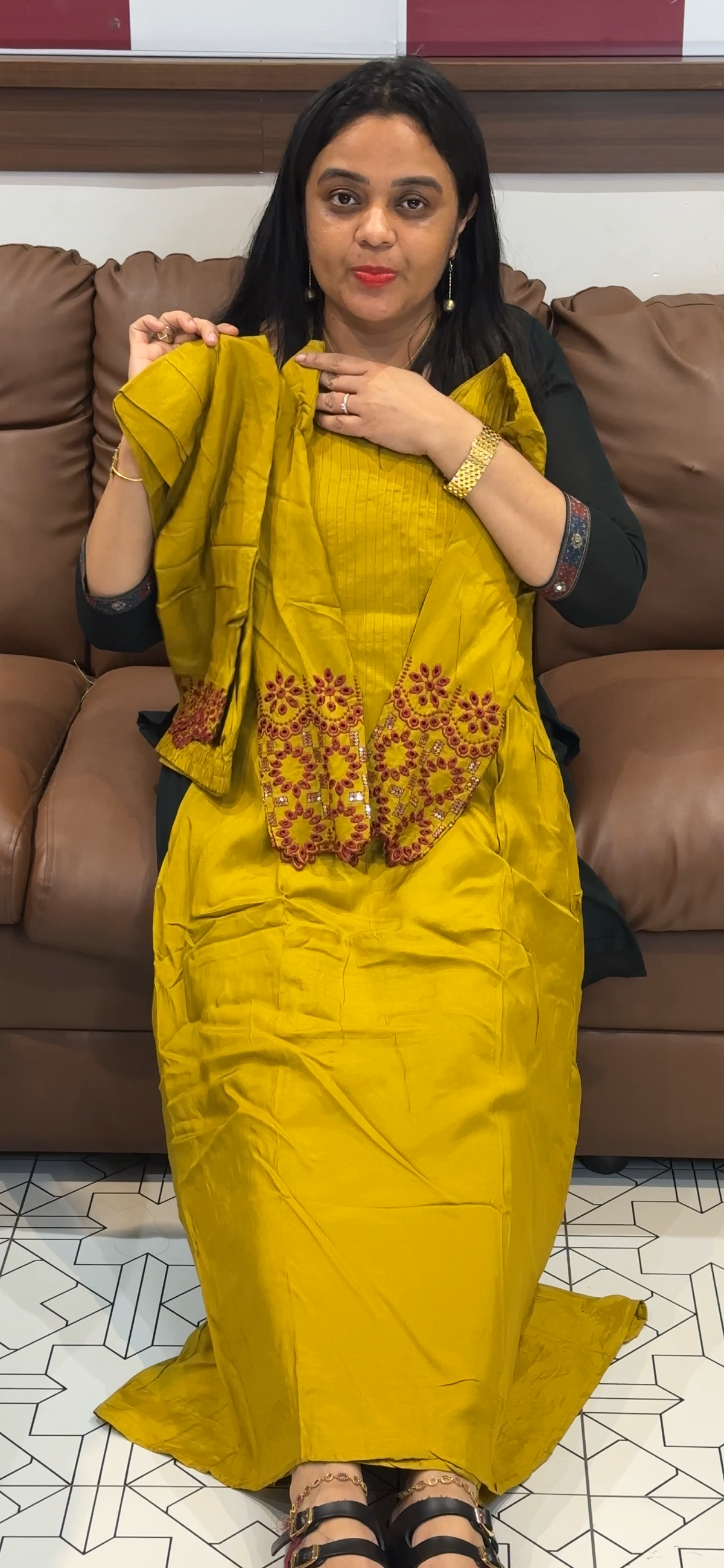 OFFER SALES READY TO WEAR SETS - IHA 35748