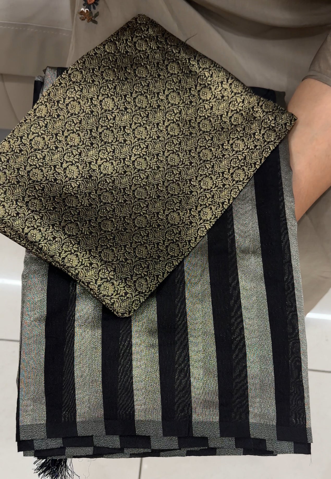 BUDGET BUY BANARASI SAREES - IHA 27015