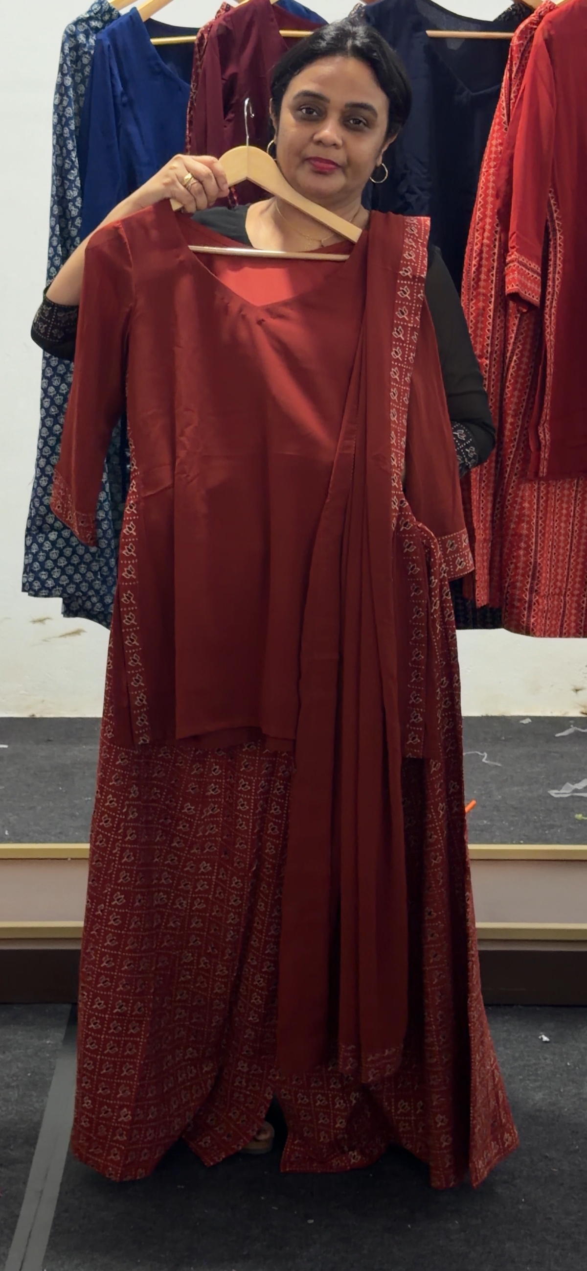 IHA'S IN-HOUSE SHORT TOP , BOTTOM AND DUPATTA - IHA 36048