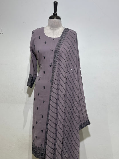 OFFER SALES READY TO WEAR SETS  -  IHA 35622