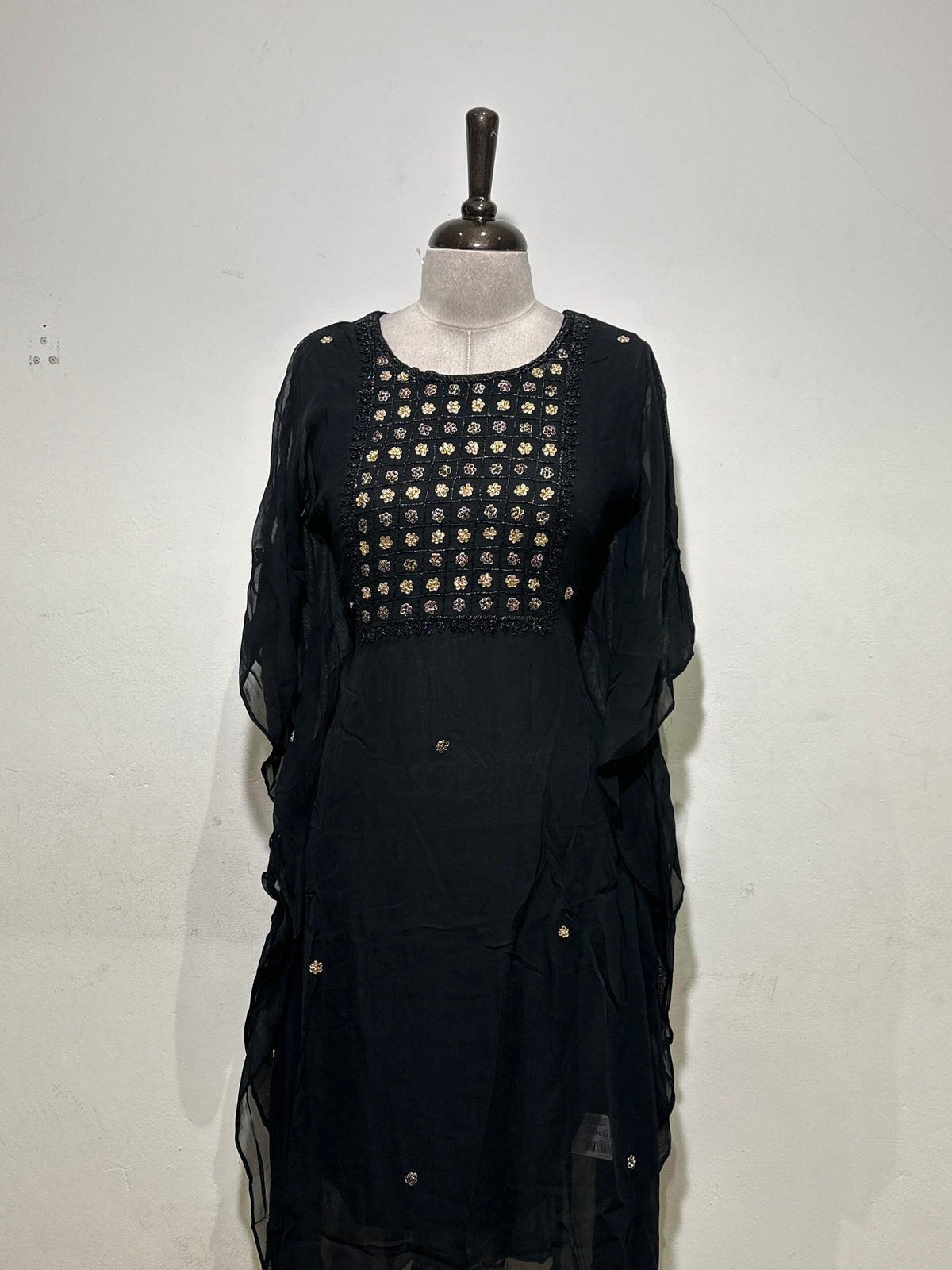 OFFER SALES READY TO WEAR SETS  -  IHA 35622