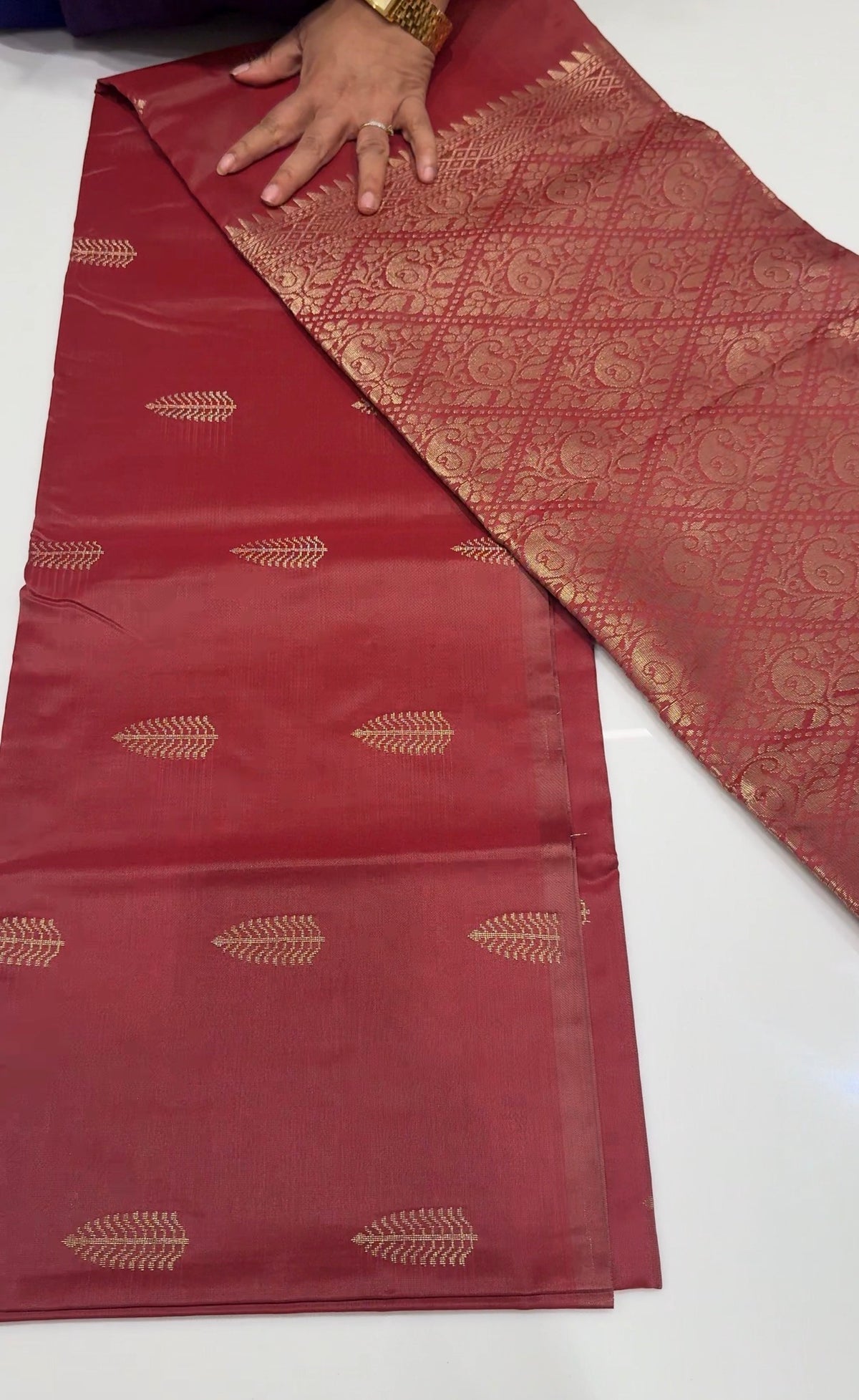 OFFER SALES SAREES - IHA 35439