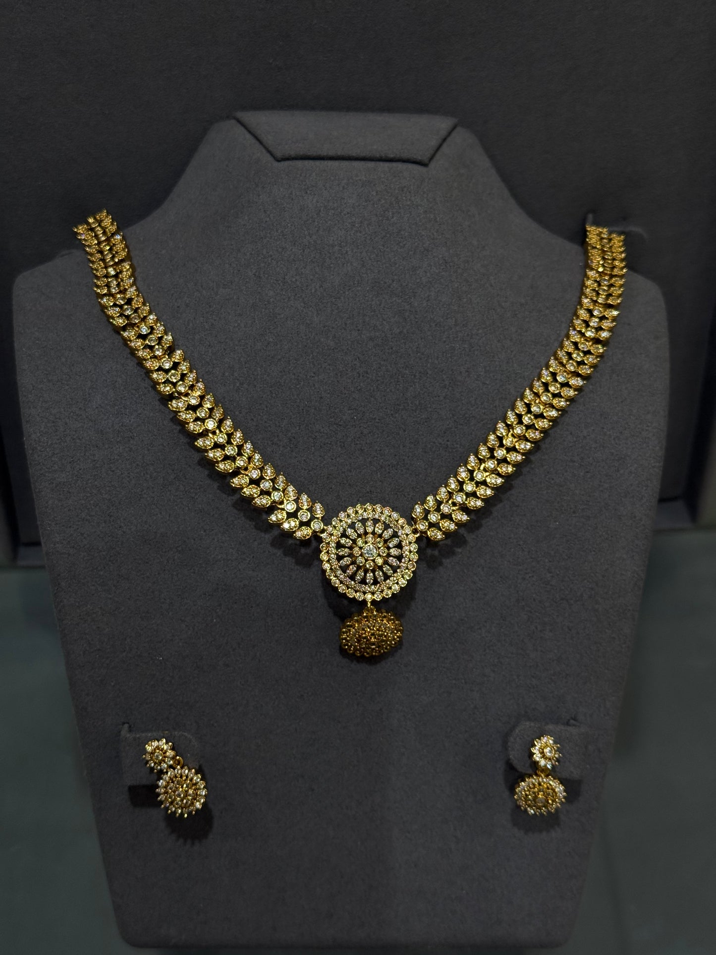 DESIGNER NECKLACE SETS - IHA 26304