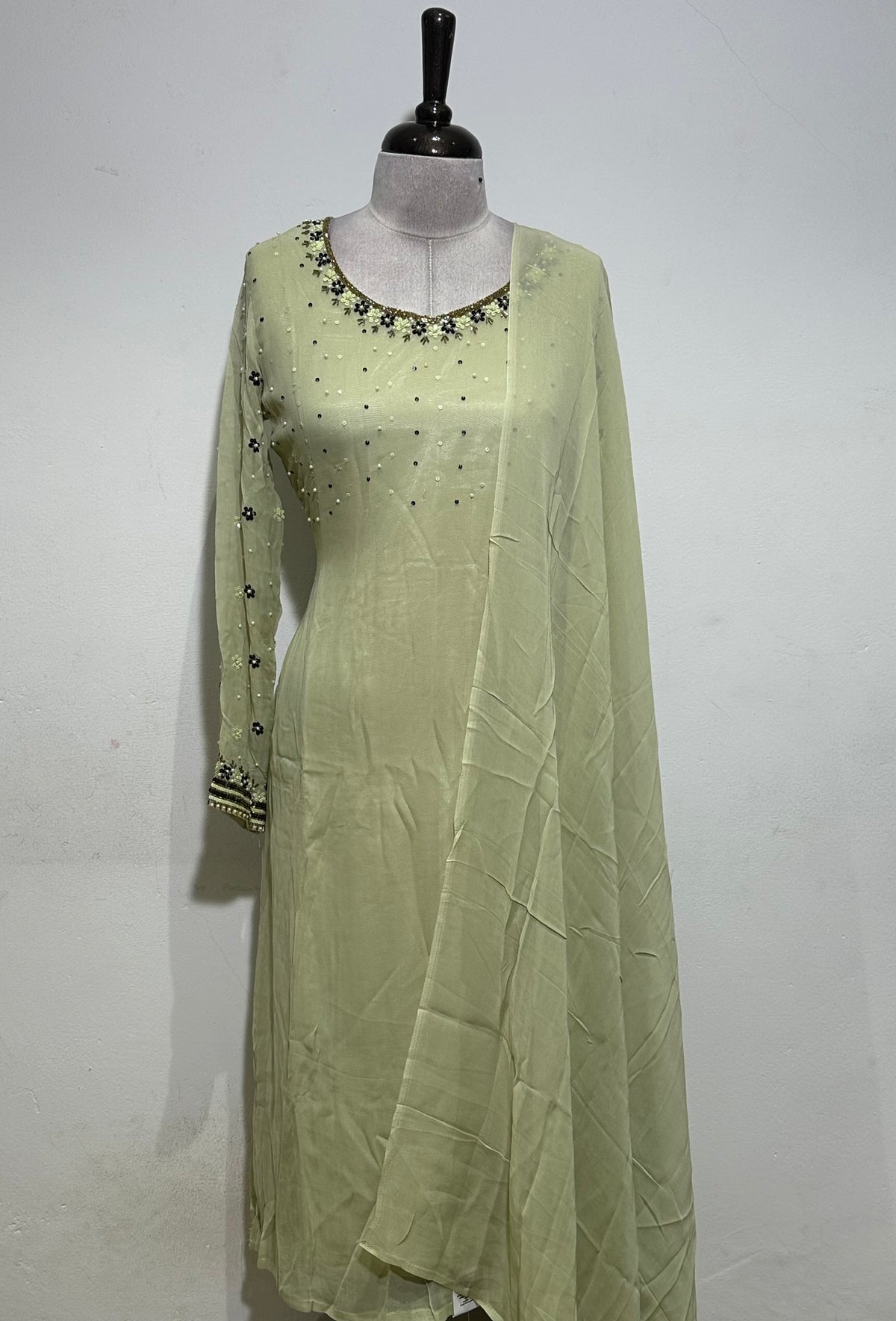 OFFER SALES READY TO WEAR SETS  -  IHA 35622