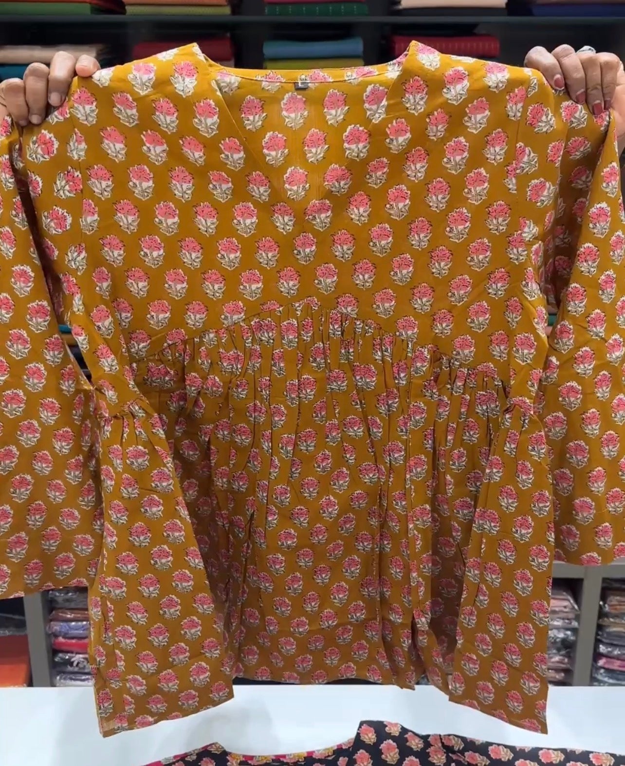 OFFER SALES PRINTED SHORT TOPS - IHA 34639