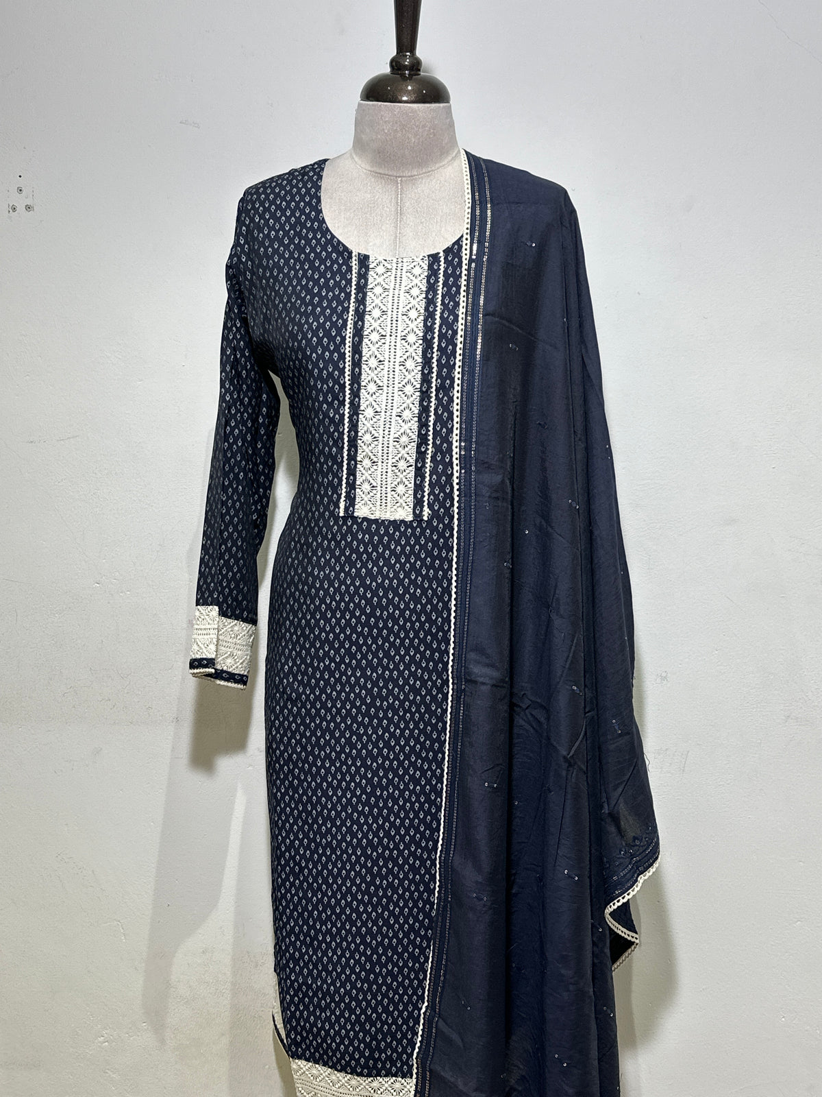 OFFER SALES READY TO WEAR SETS  -  IHA 35622
