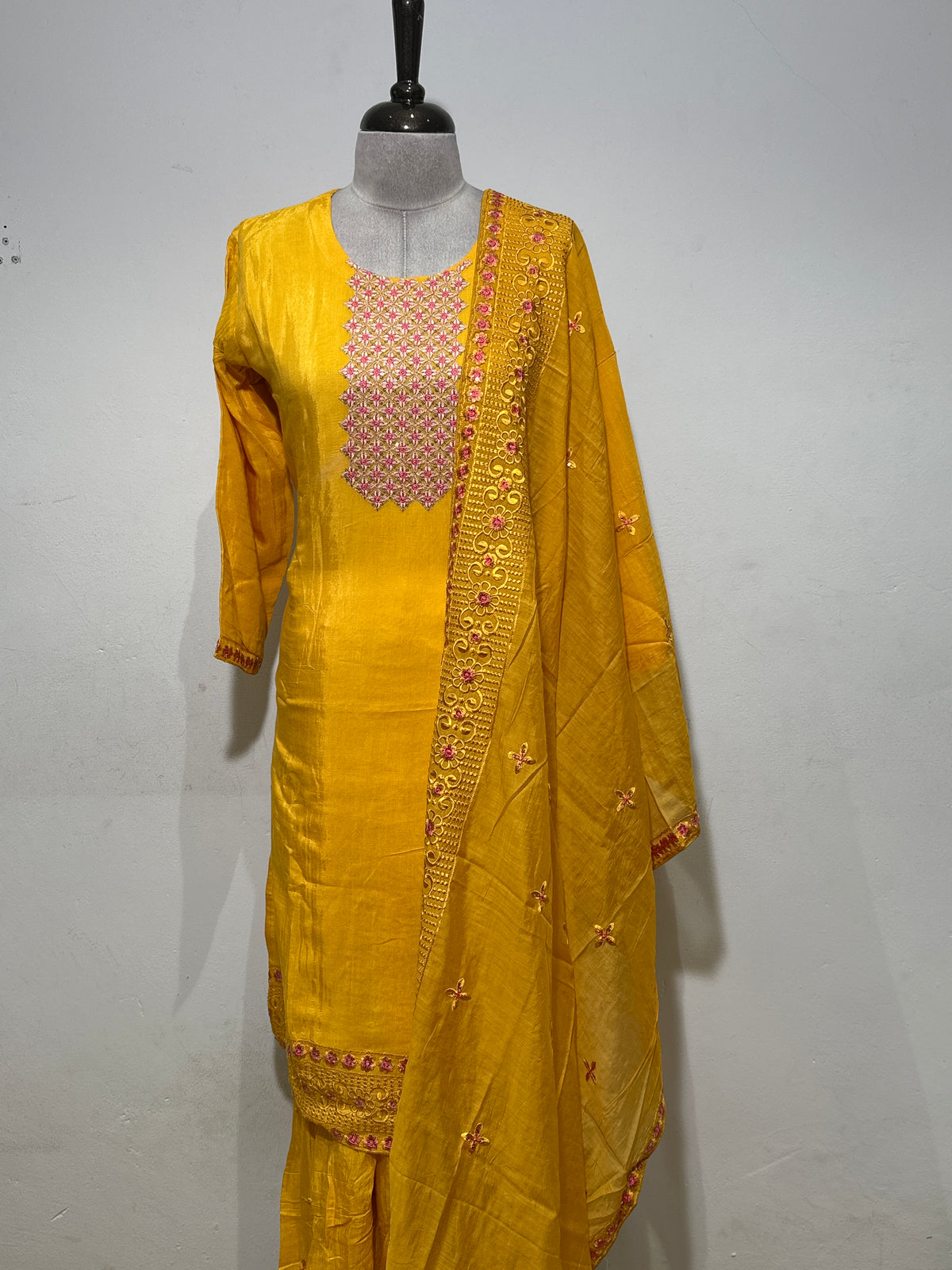 OFFER SALES READY TO WEAR SETS  -  IHA 35622