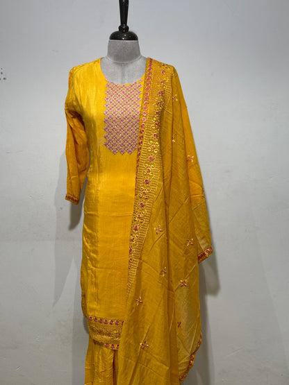 OFFER SALES READY TO WEAR SETS  -  IHA 35622