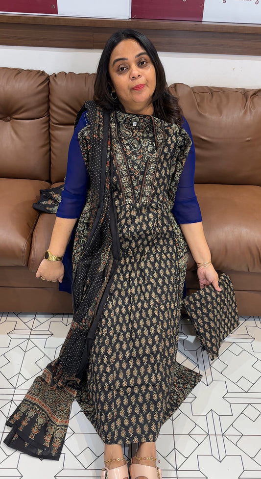 AKRAKH PRINTED TOP, BOTTOM AND DUPATTA  - IHA 28125