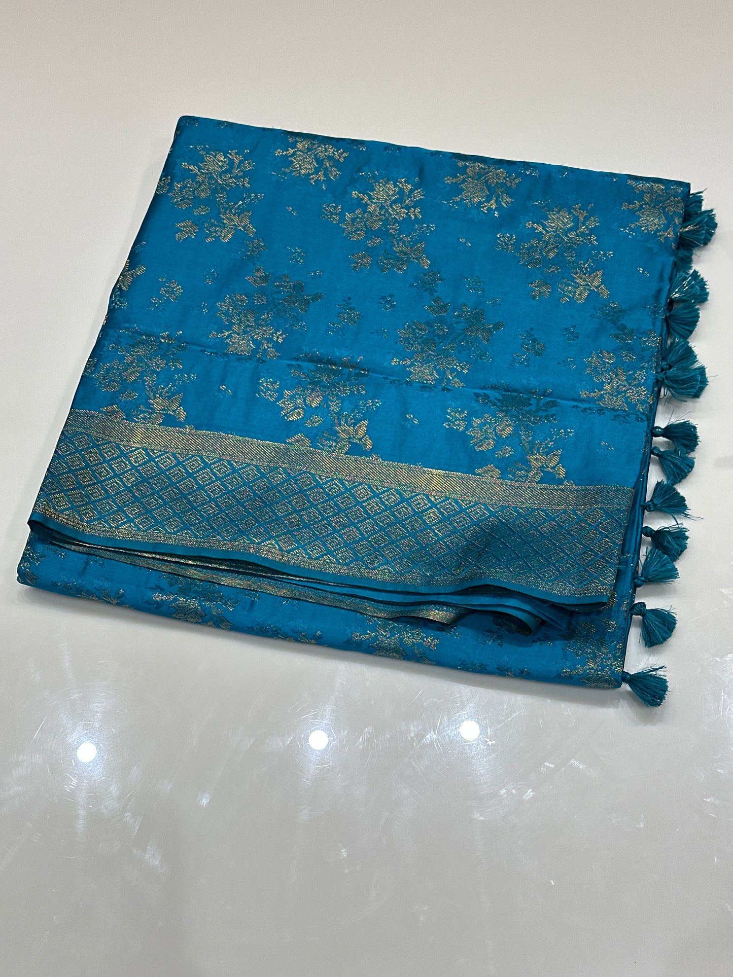 OFFER SALES SAREES - IHA 27178