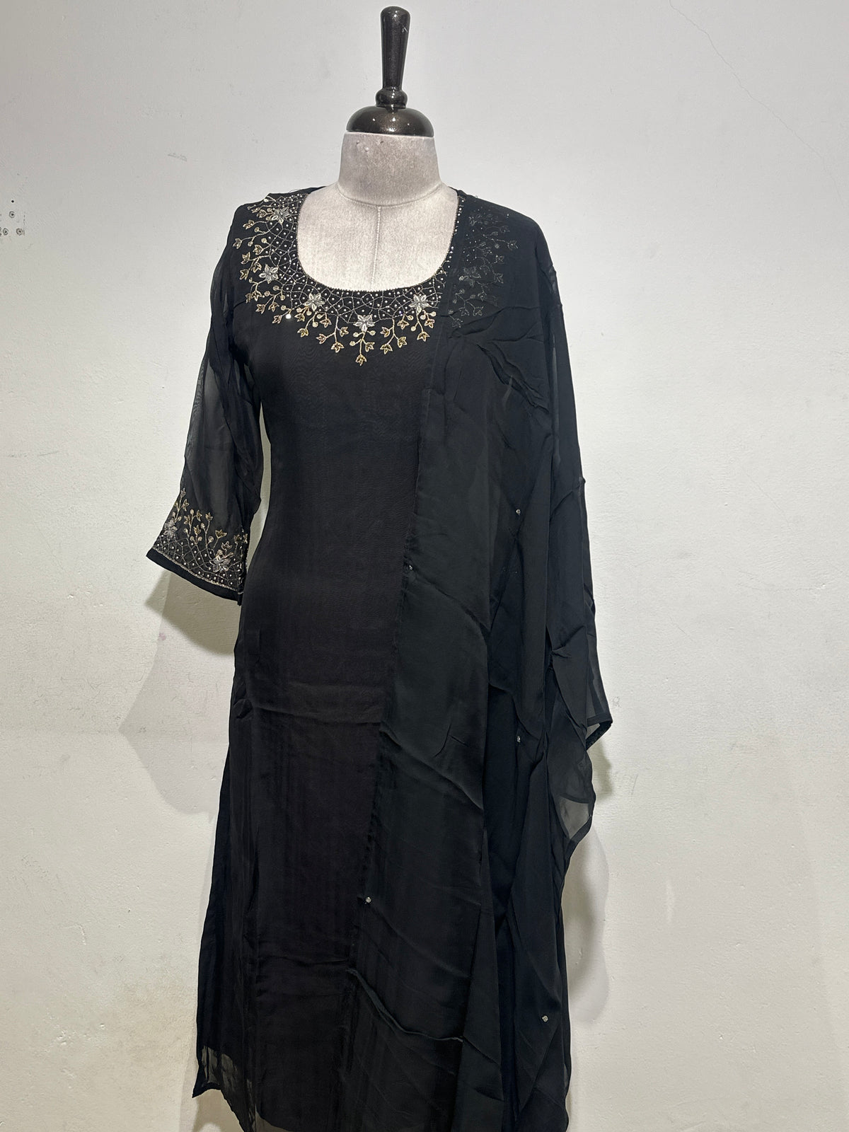 OFFER SALES READY TO WEAR SETS  -  IHA 35622