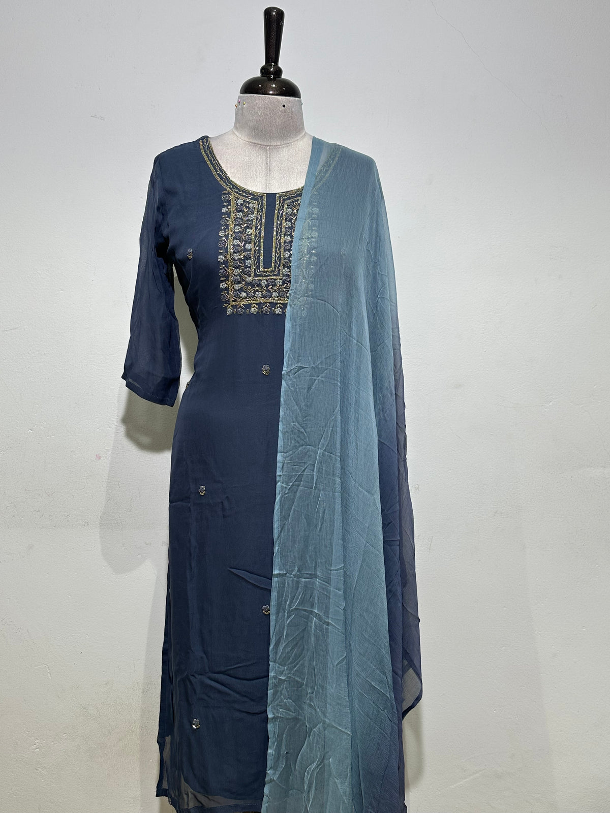 OFFER SALES READY TO WEAR SETS  -  IHA 35622