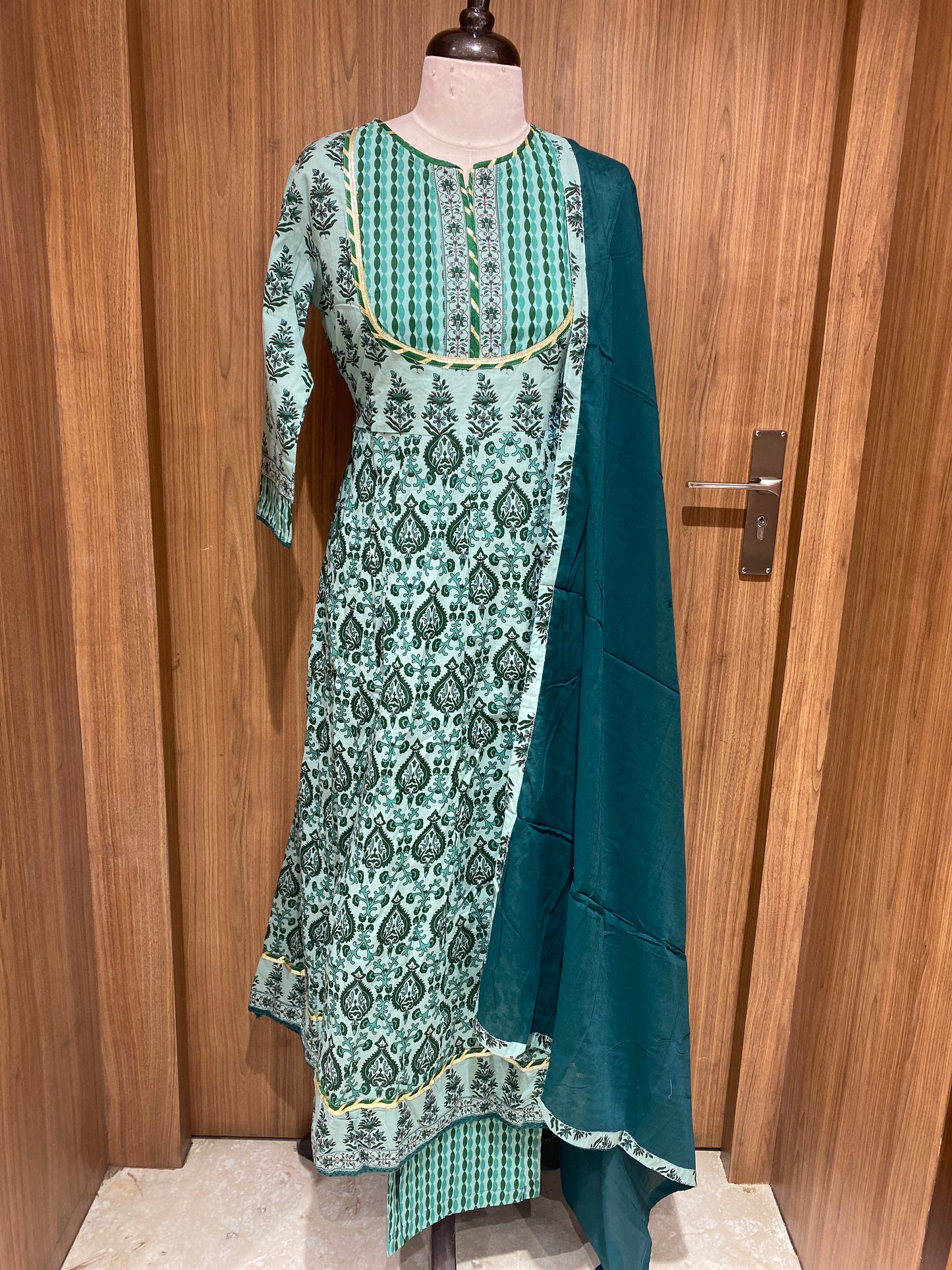 OFFER SALES TOP AND BOTTOM - IHA 27057