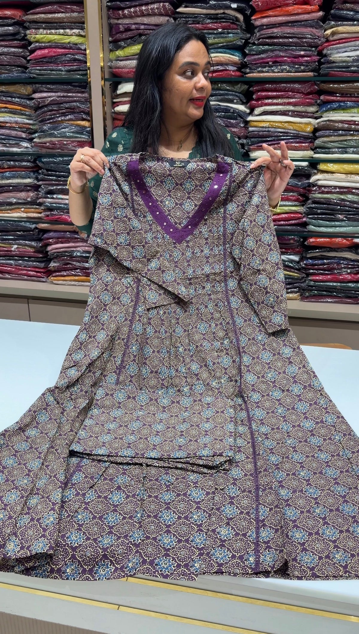 OFFER SALES READY TO WEAR SETS - IHA 35344