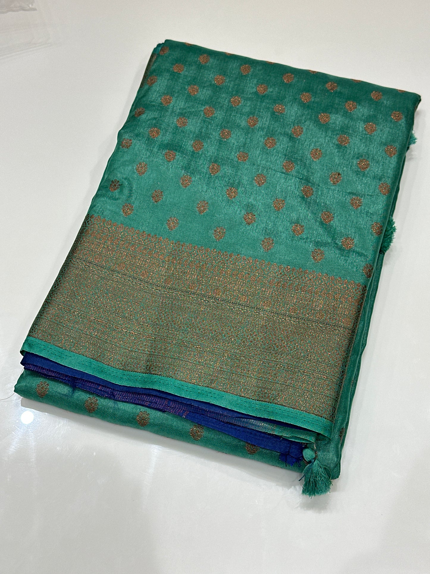 OFFER SALES SAREES - IHA 27137