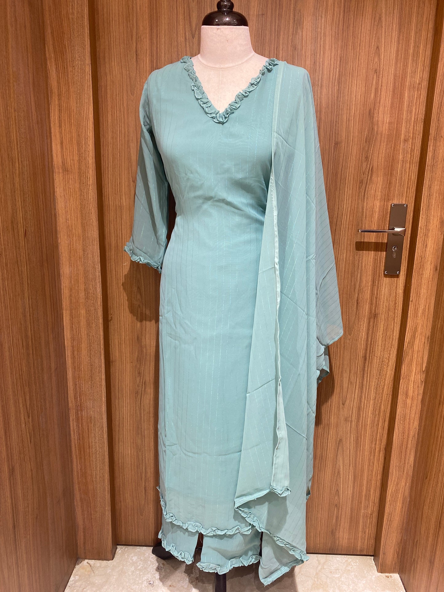 OFFER SALES TOP AND BOTTOM - IHA 27052