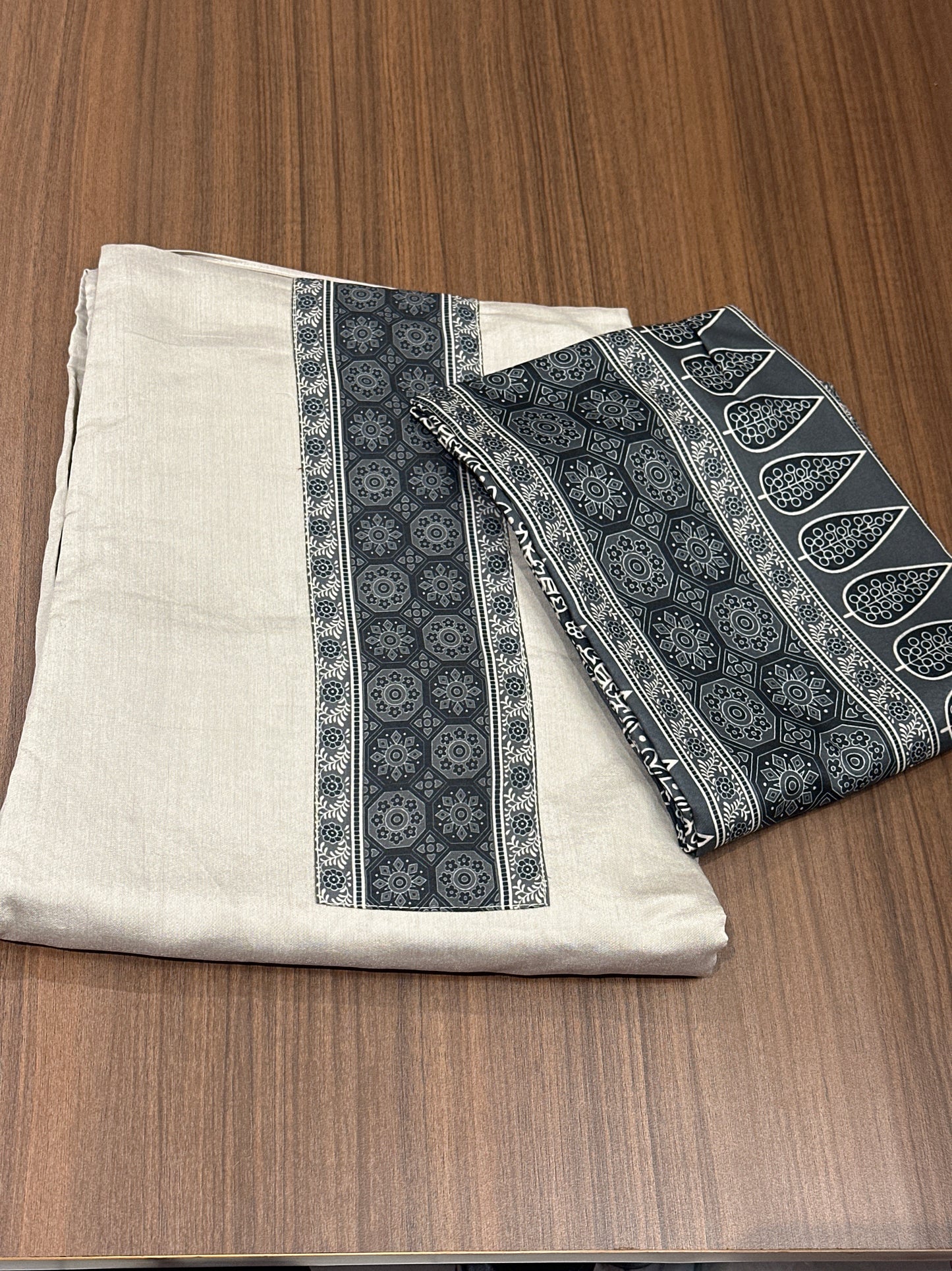 OFFER SALES UNSTITCHED SALWAR SUITS -  IHA 33733