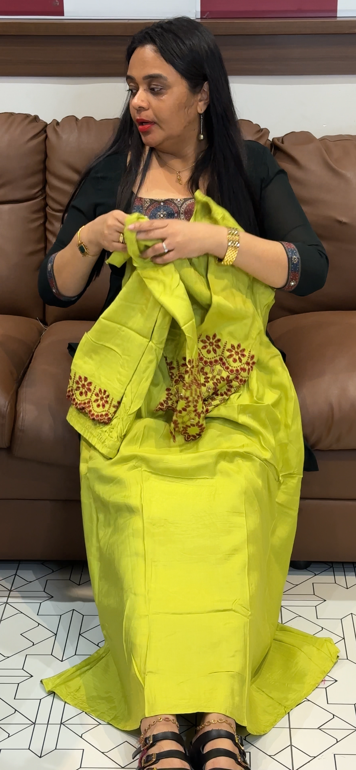 OFFER SALES READY TO WEAR SETS - IHA 35748