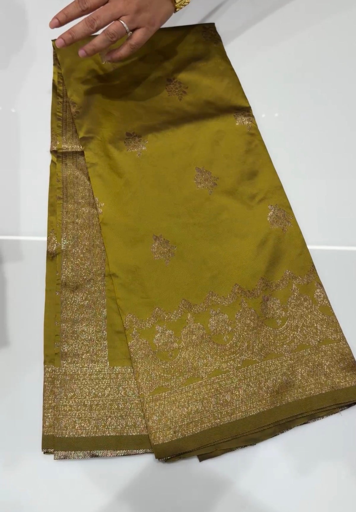OFFER SALES SAREES - IHA 35424