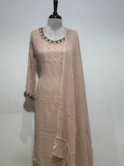 OFFER SALES READY TO WEAR SETS  -  IHA 35622